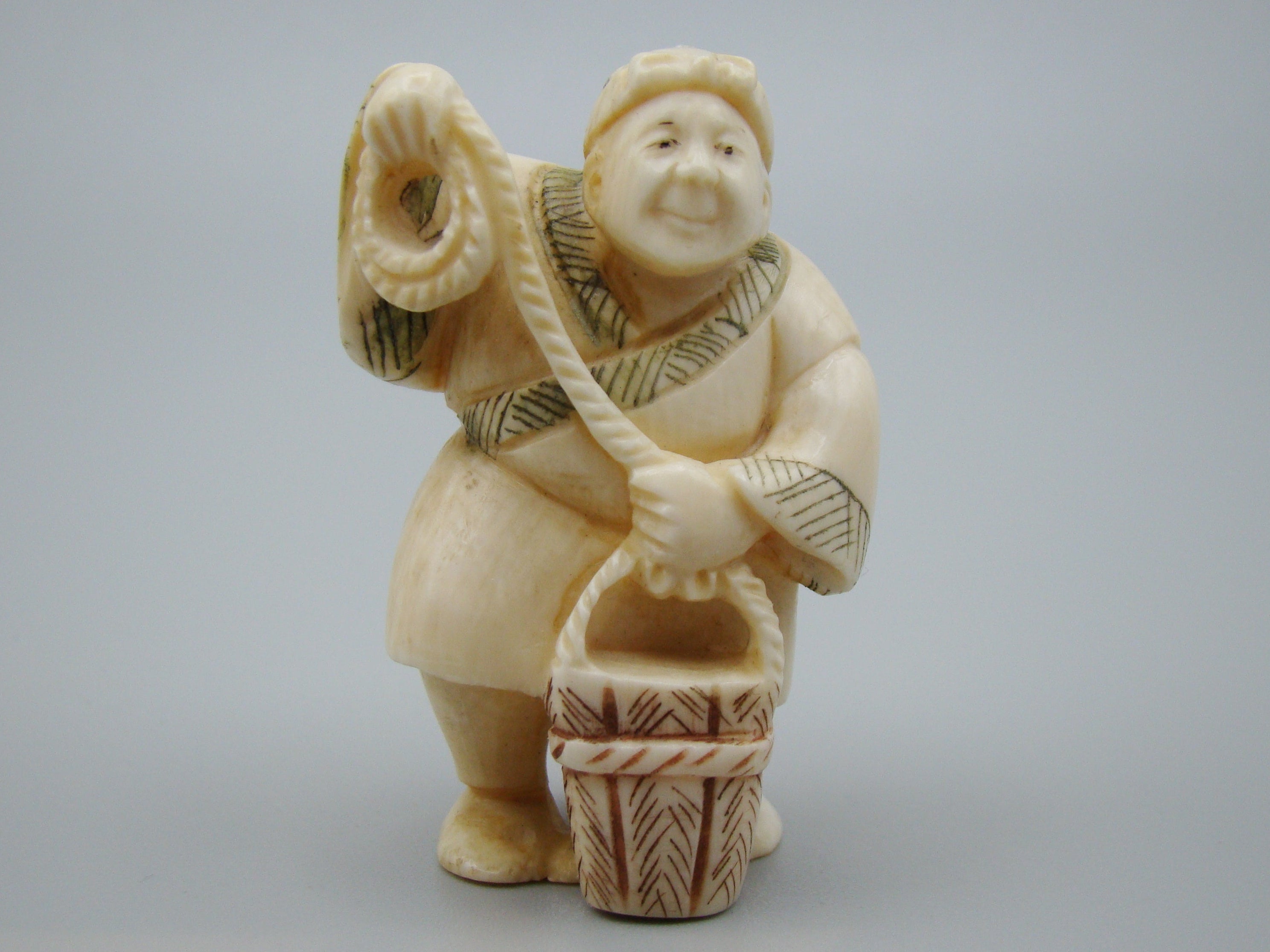 Antique Natural Elephant Ivory Figur - Handcarved - Netsuke Signed - Japan - Kingdom of Antique Arts