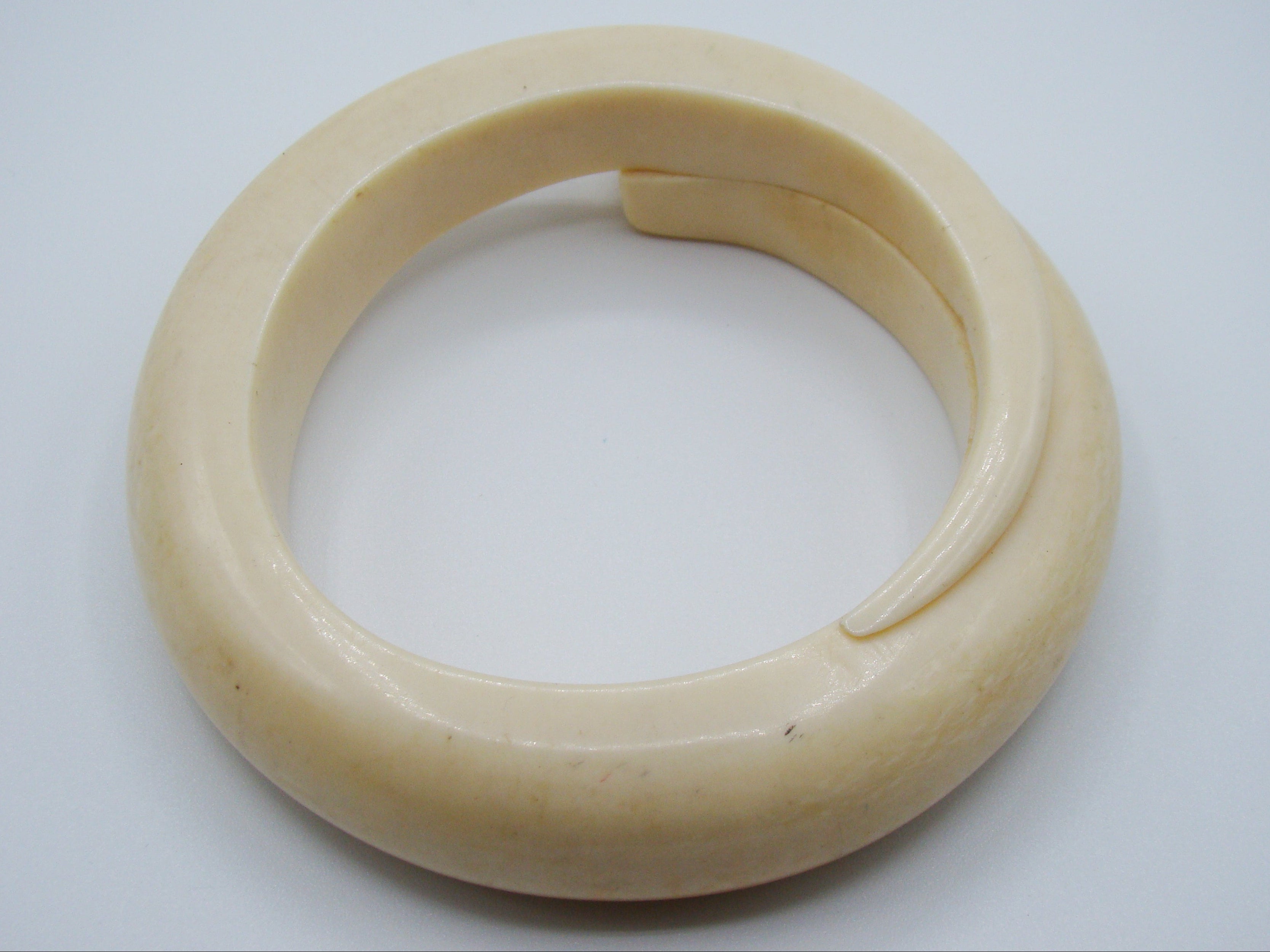 Antique Ivory, Natural Ivory, Ivory Bracelet, Mediterranean Ivory, handcarved Ivory, Asien Ivory, Elephant Ivory