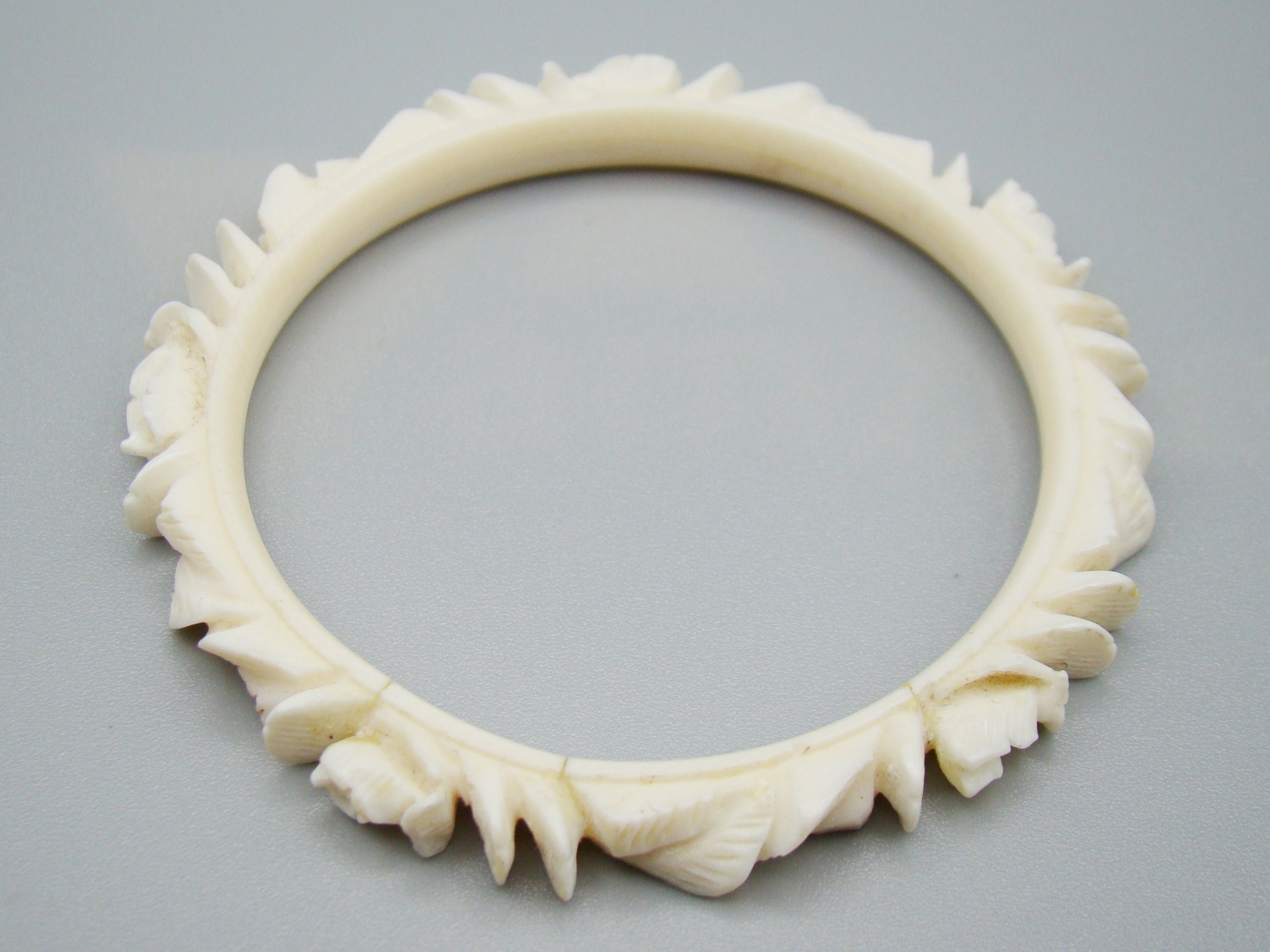 Antique Ivory, Natural Ivory, Ivory Bracelet, Mediterranean Ivory, handcarved Ivory, Asien Ivory, Elephant Ivory