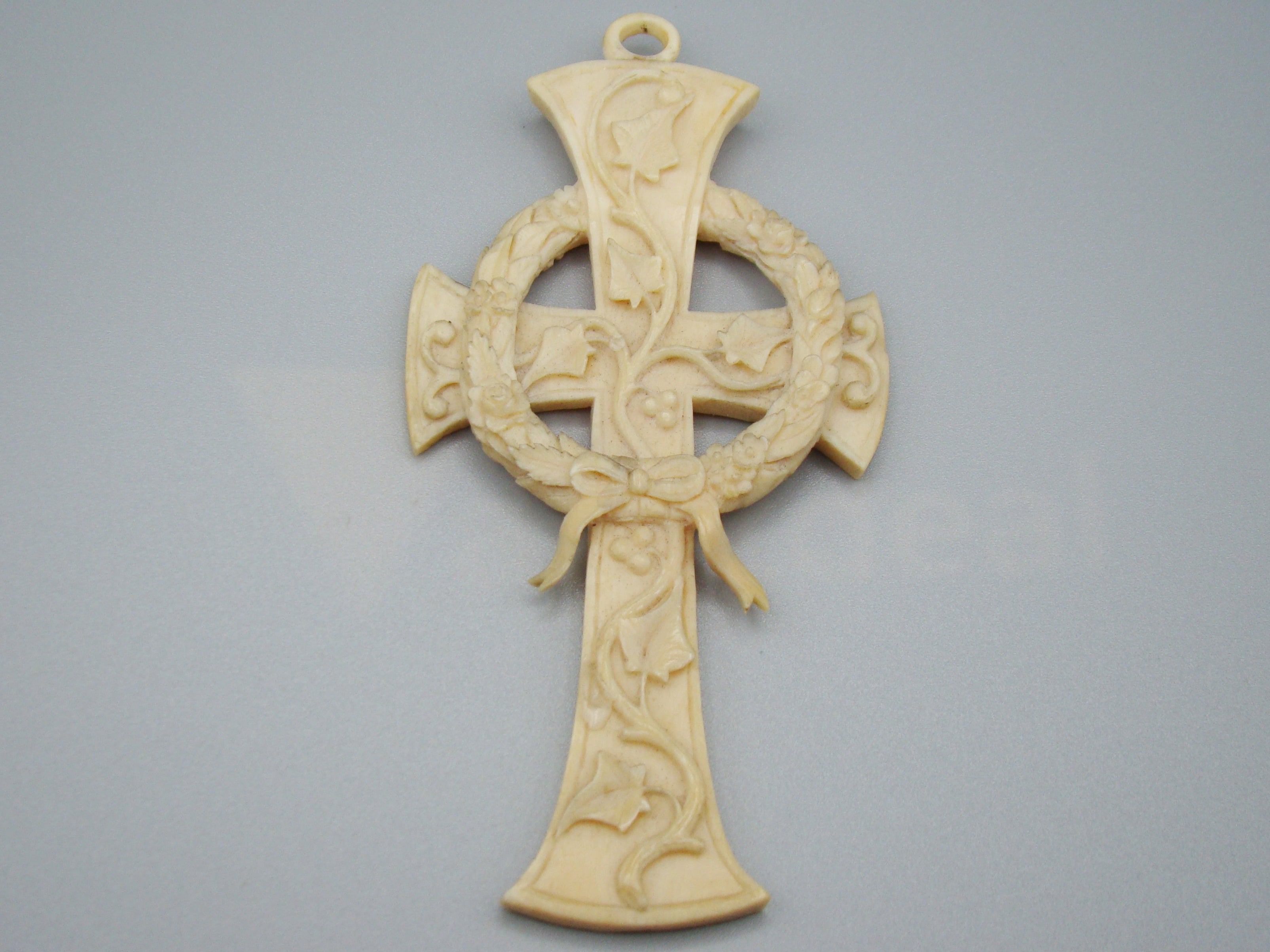 Antique Ivory, Natural Ivory, Mediterranean Ivory, handcarved Ivory, Asien Ivory, Elephant Ivory, Ivory Chain, Ivory Pendant