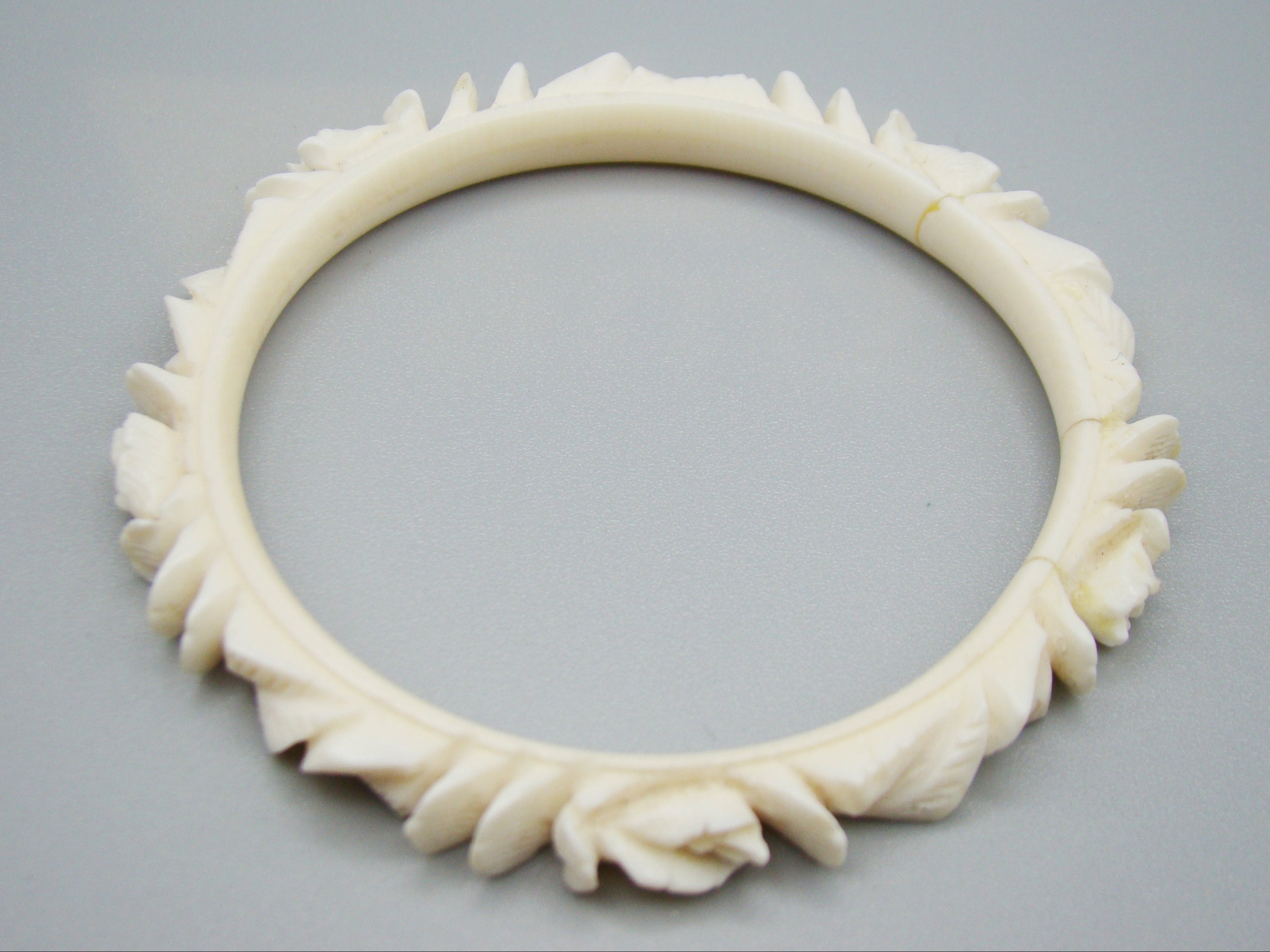 Antique Ivory, Natural Ivory, Ivory Bracelet, Mediterranean Ivory, handcarved Ivory, Asien Ivory, Elephant Ivory