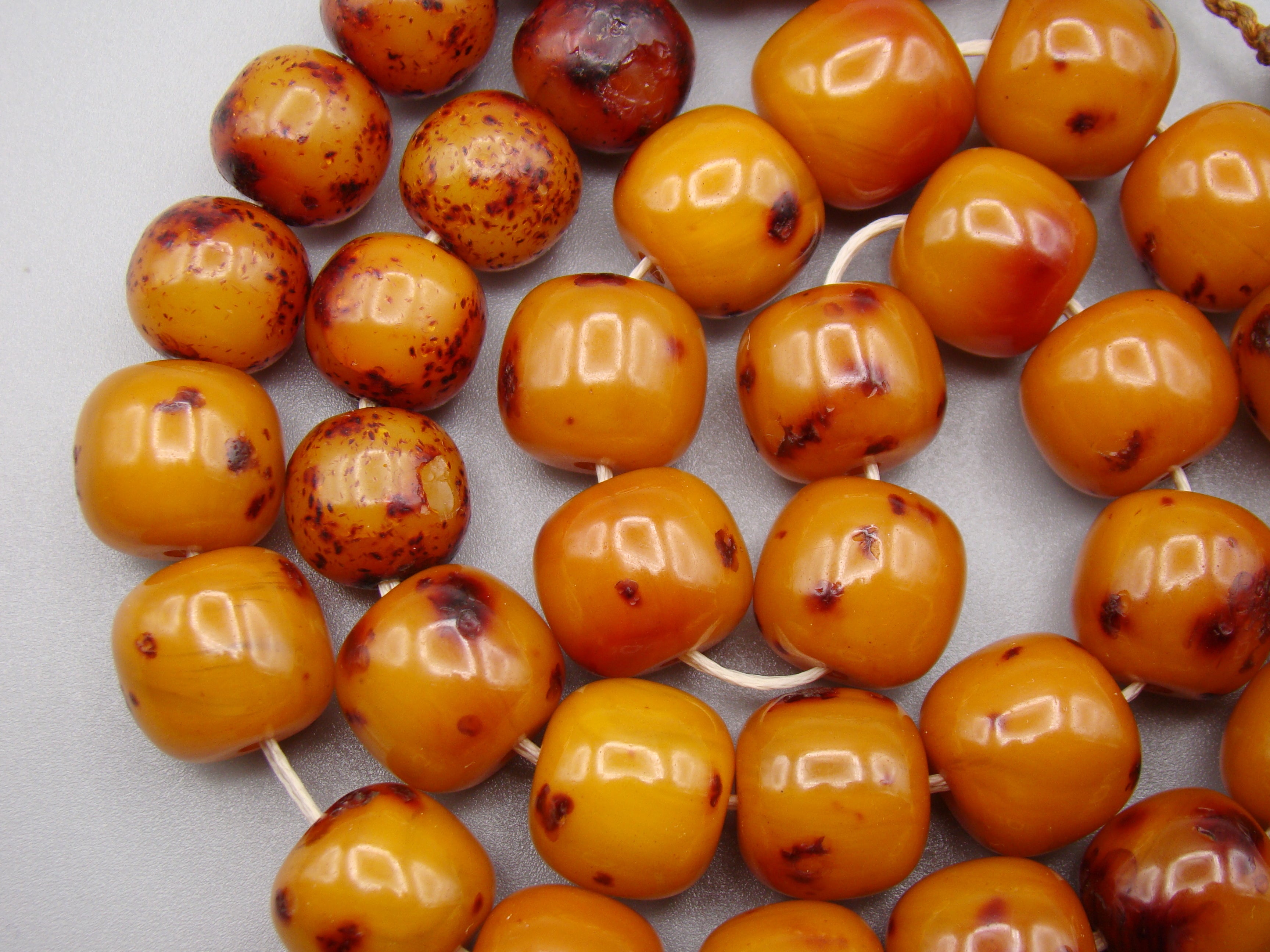 German Bakelite amber, amber, antique, amber beads, egg yolk, amber Rosary, Rosary beads, مسبحة, Masbaha, Muslim prayer beads حبيت الدورة ,العنبر الهندى, الباكليت الألمانية