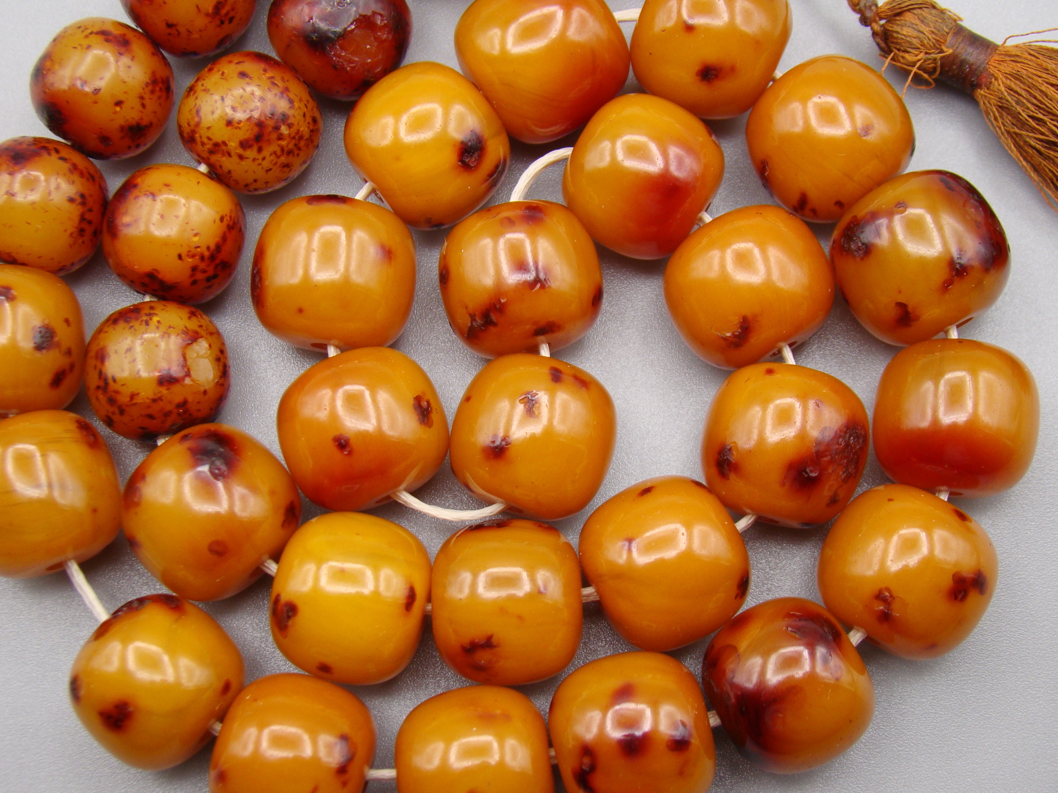 German Bakelite amber, amber, antique, amber beads, egg yolk, amber Rosary, Rosary beads, مسبحة, Masbaha, Muslim prayer beads حبيت الدورة ,العنبر الهندى, الباكليت الألمانية