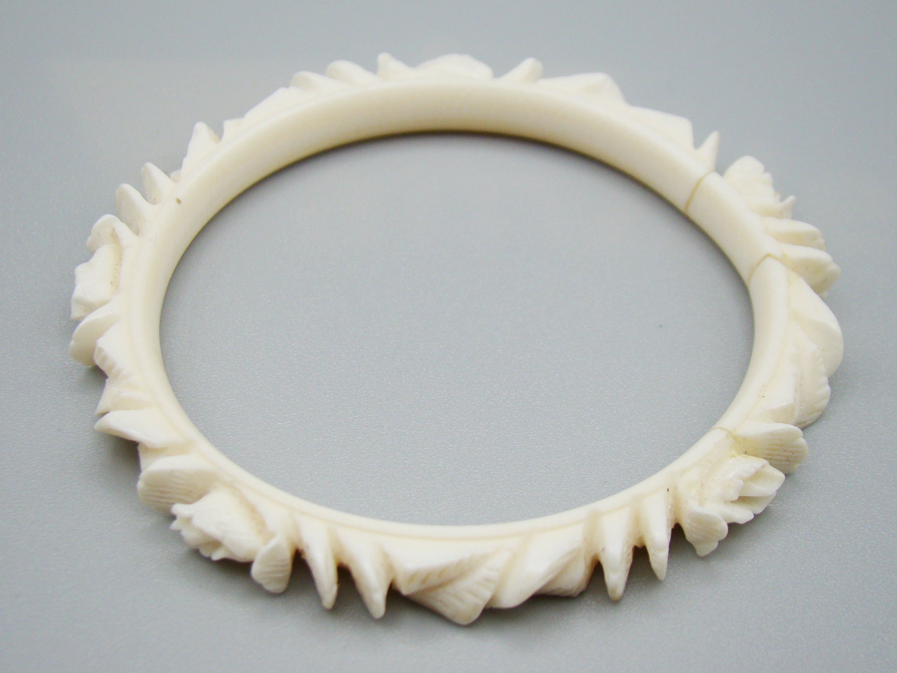Antique Ivory, Natural Ivory, Ivory Bracelet, Mediterranean Ivory, handcarved Ivory, Asien Ivory, Elephant Ivory