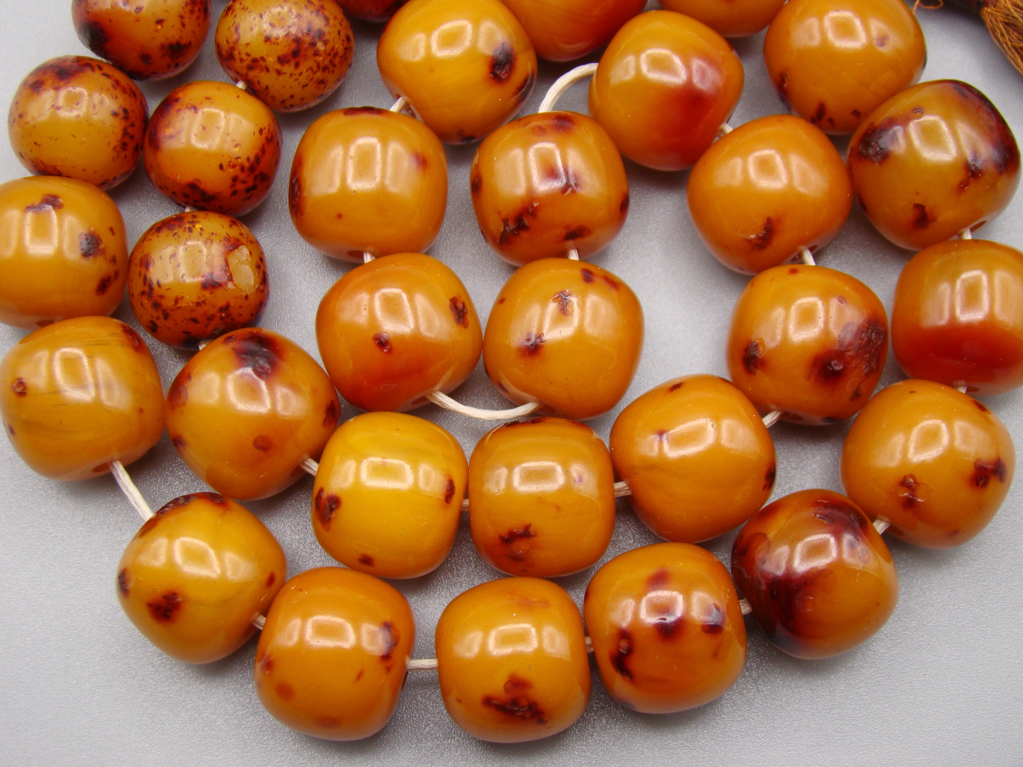 German Bakelite amber, amber, antique, amber beads, egg yolk, amber Rosary, Rosary beads, مسبحة, Masbaha, Muslim prayer beads حبيت الدورة ,العنبر الهندى, الباكليت الألمانية