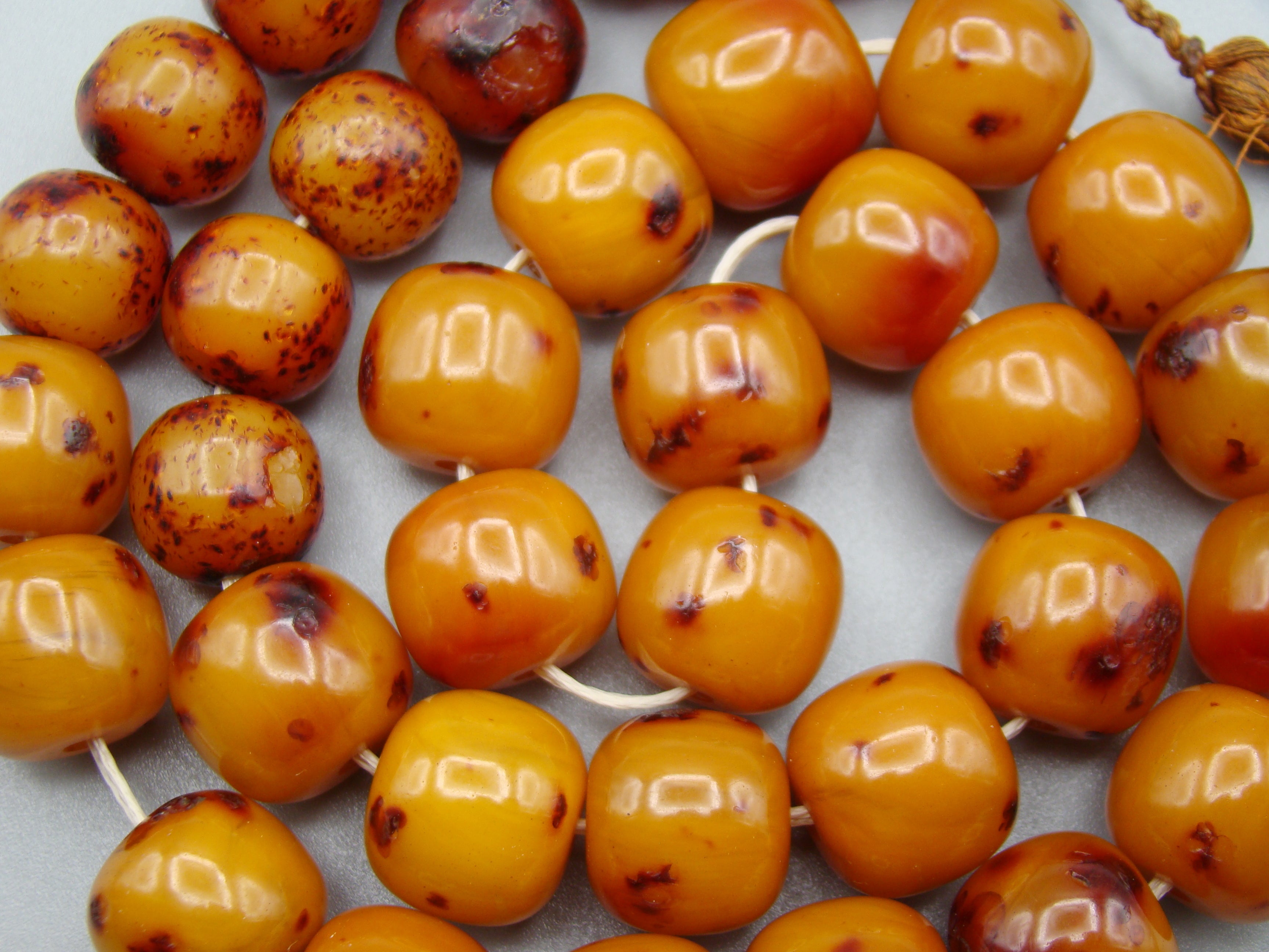 German Bakelite amber, amber, antique, amber beads, egg yolk, amber Rosary, Rosary beads, مسبحة, Masbaha, Muslim prayer beads حبيت الدورة ,العنبر الهندى, الباكليت الألمانية