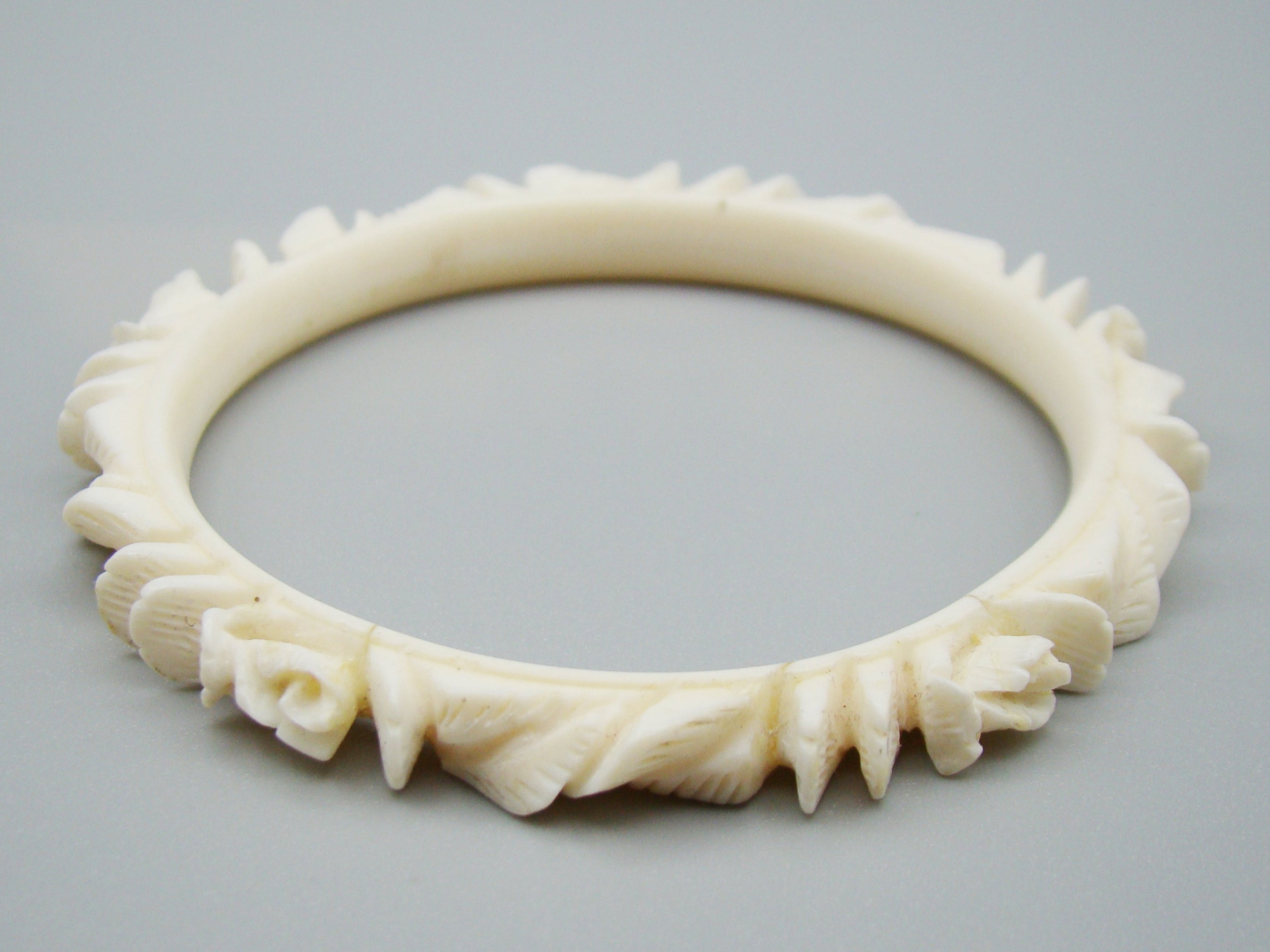 Antique Ivory, Natural Ivory, Ivory Bracelet, Mediterranean Ivory, handcarved Ivory, Asien Ivory, Elephant Ivory