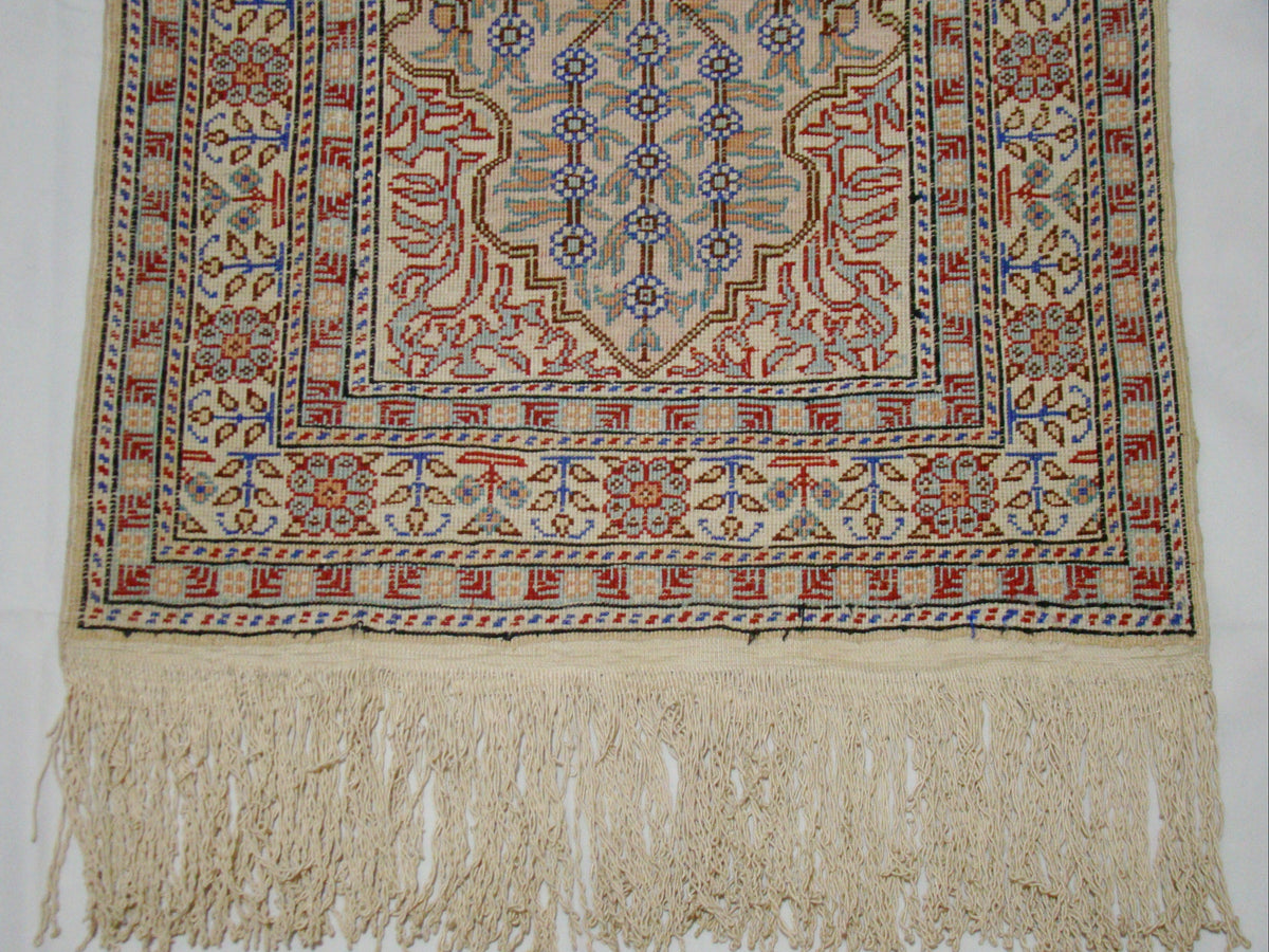 Texture Close-up – Antique Oriental Silk Wall Carpet, Fine Natural Silk Craftsmanship | Kingdom of Antique Arts