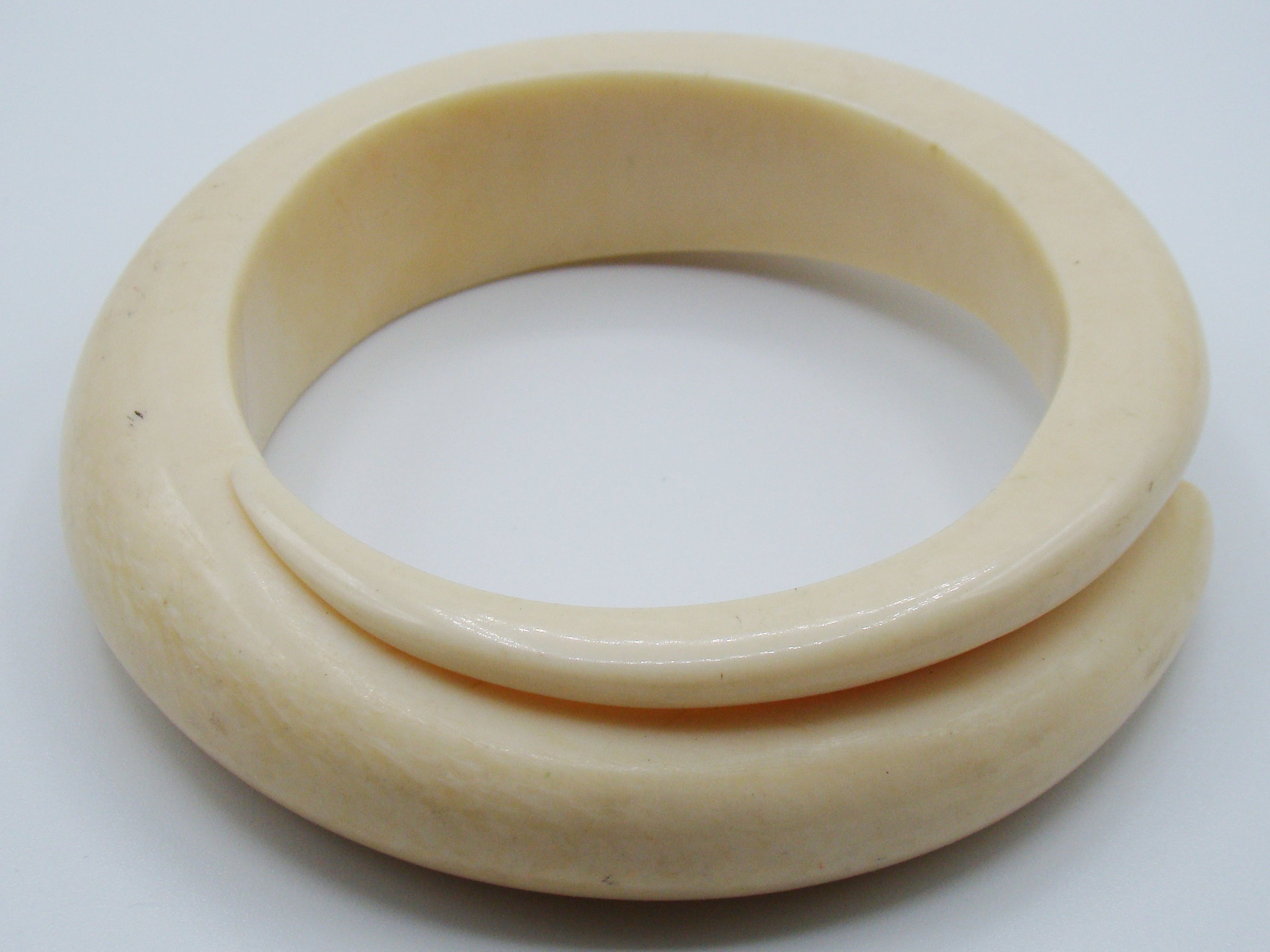 Antique Ivory, Natural Ivory, Ivory Bracelet, Mediterranean Ivory, handcarved Ivory, Asien Ivory, Elephant Ivory