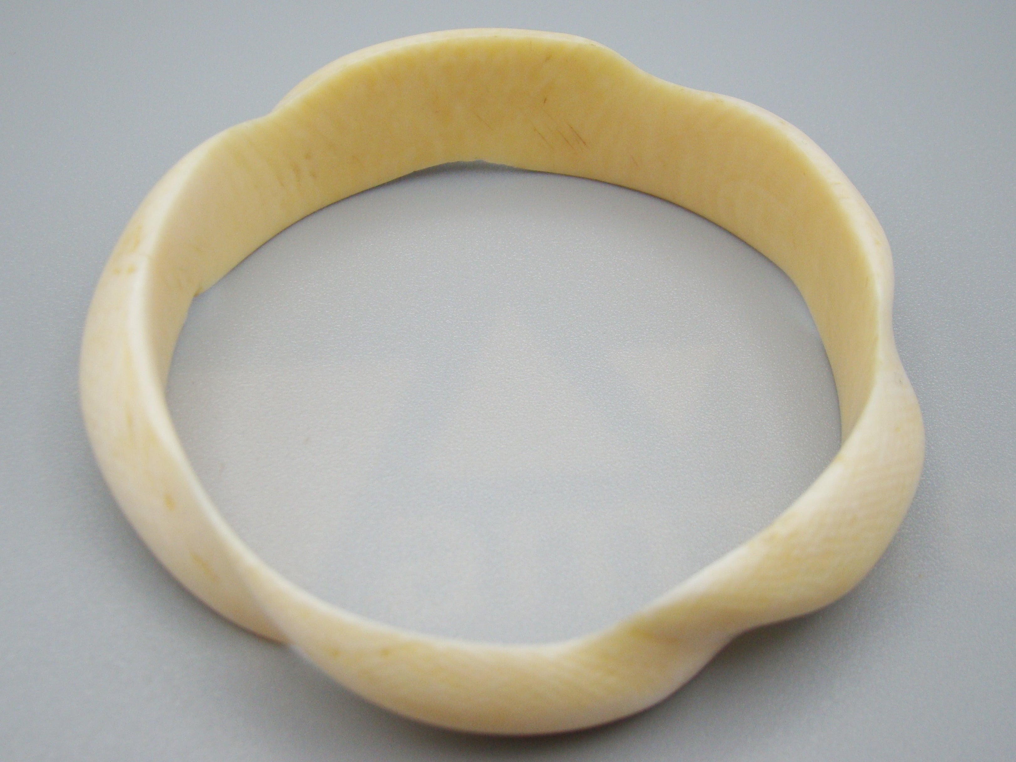 Antique Ivory, Natural Ivory, Ivory Bracelet, Mediterranean Ivory, handcarved Ivory, Asien Ivory, Elephant Ivory