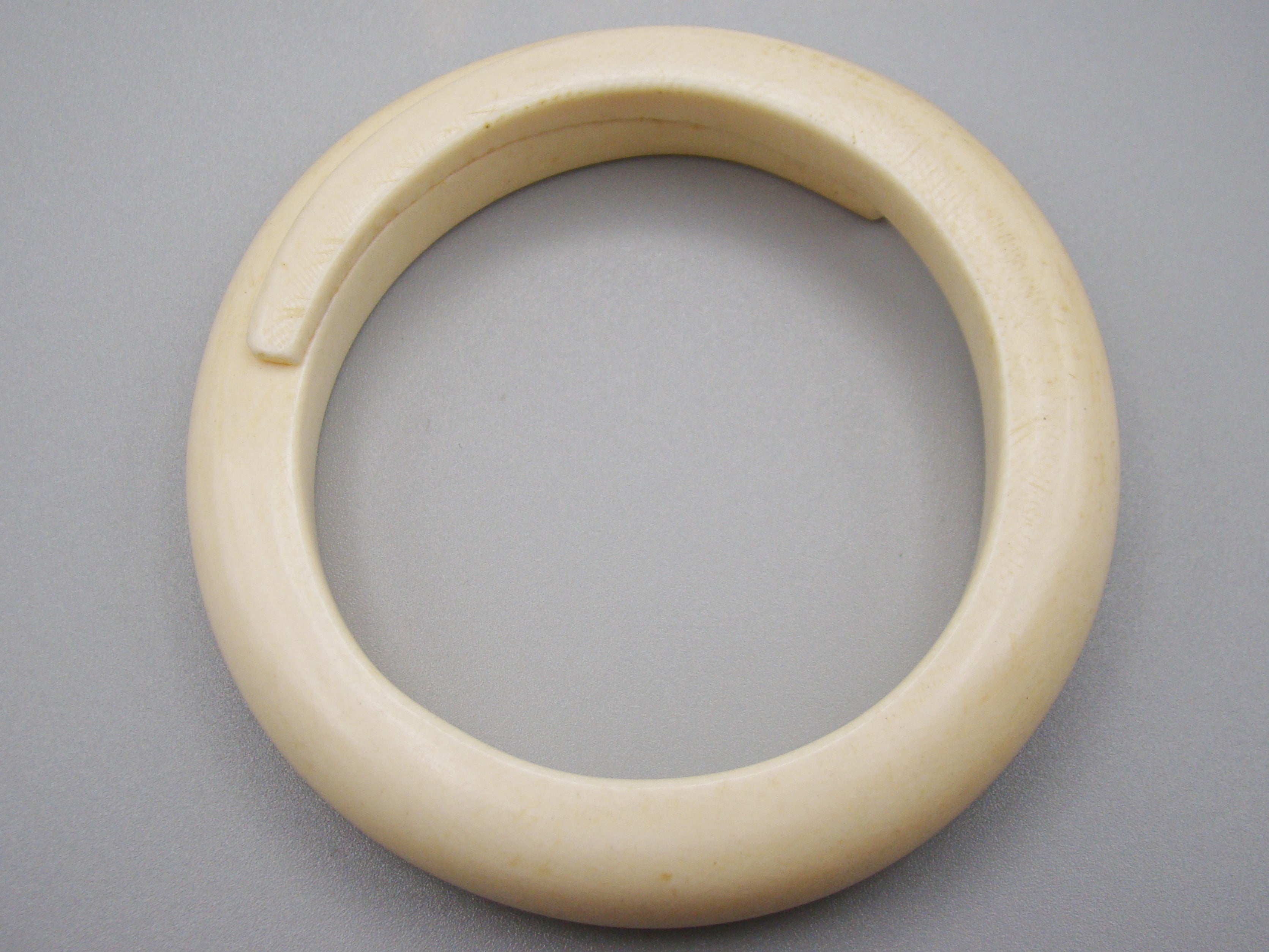 Antique Ivory, Natural Ivory, Ivory Bracelet, Mediterranean Ivory, handcarved Ivory, Asien Ivory, Elephant Ivory