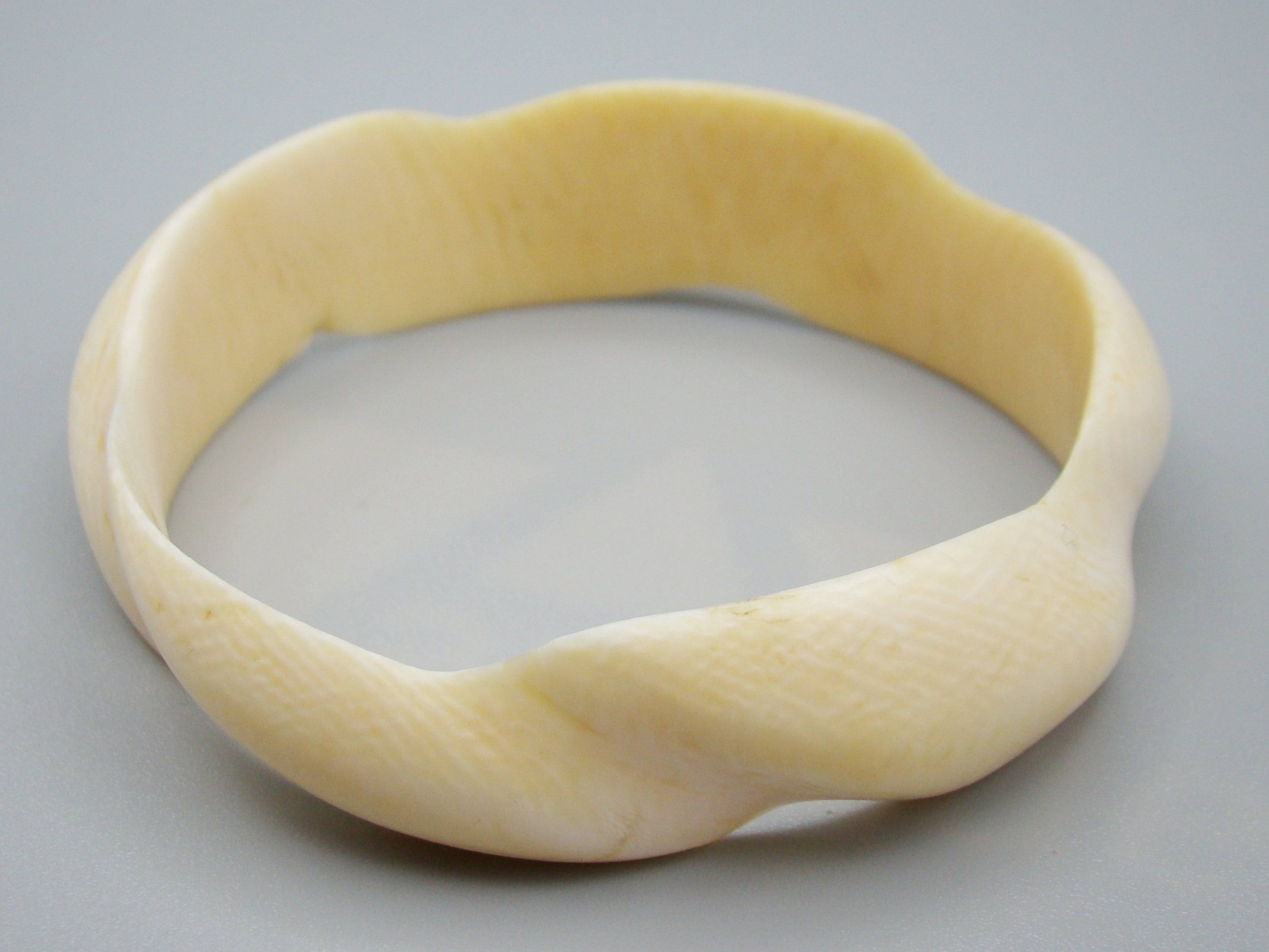 Antique Ivory, Natural Ivory, Ivory Bracelet, Mediterranean Ivory, handcarved Ivory, Asien Ivory, Elephant Ivory