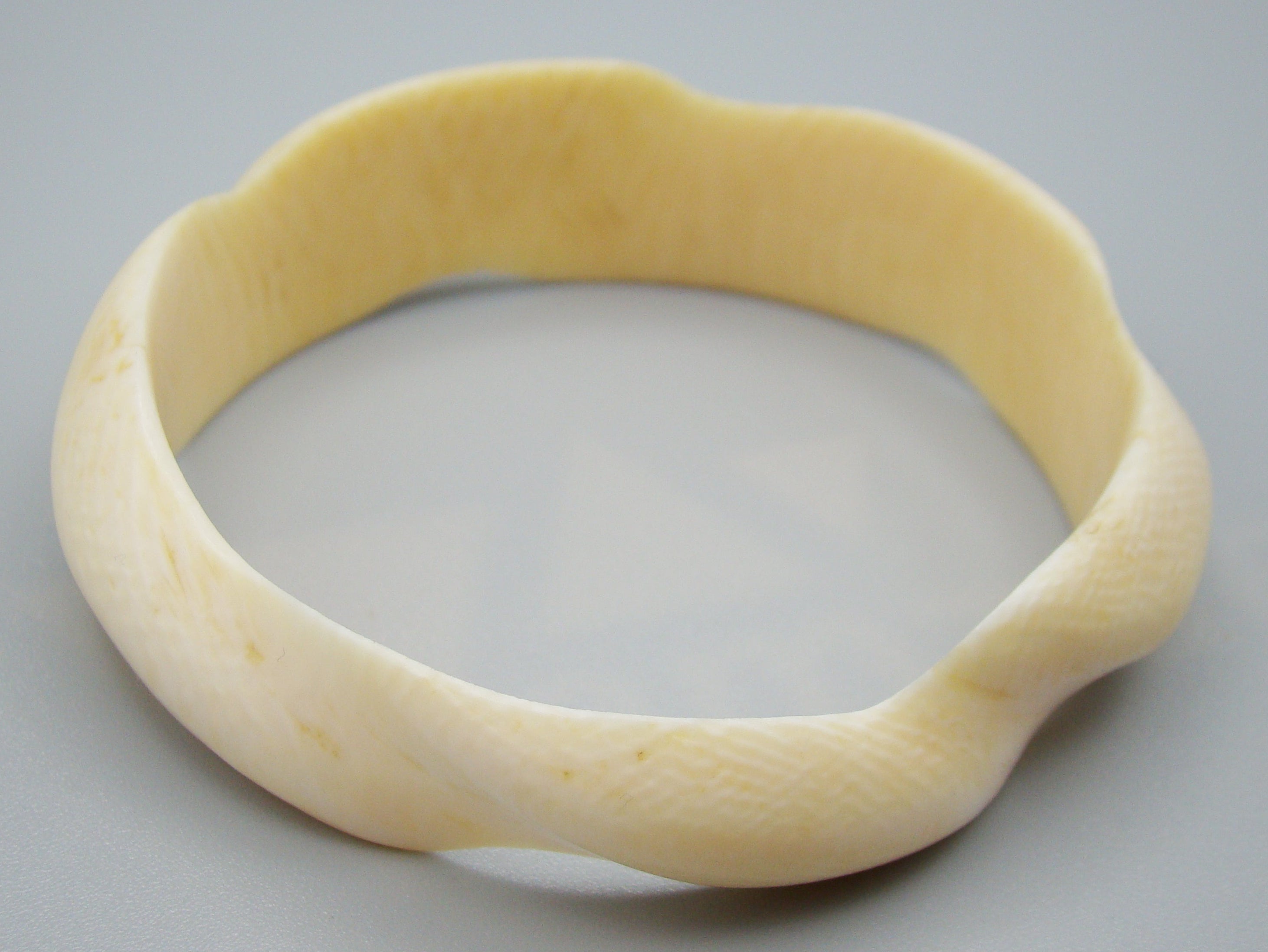 Antique Ivory, Natural Ivory, Ivory Bracelet, Mediterranean Ivory, handcarved Ivory, Asien Ivory, Elephant Ivory