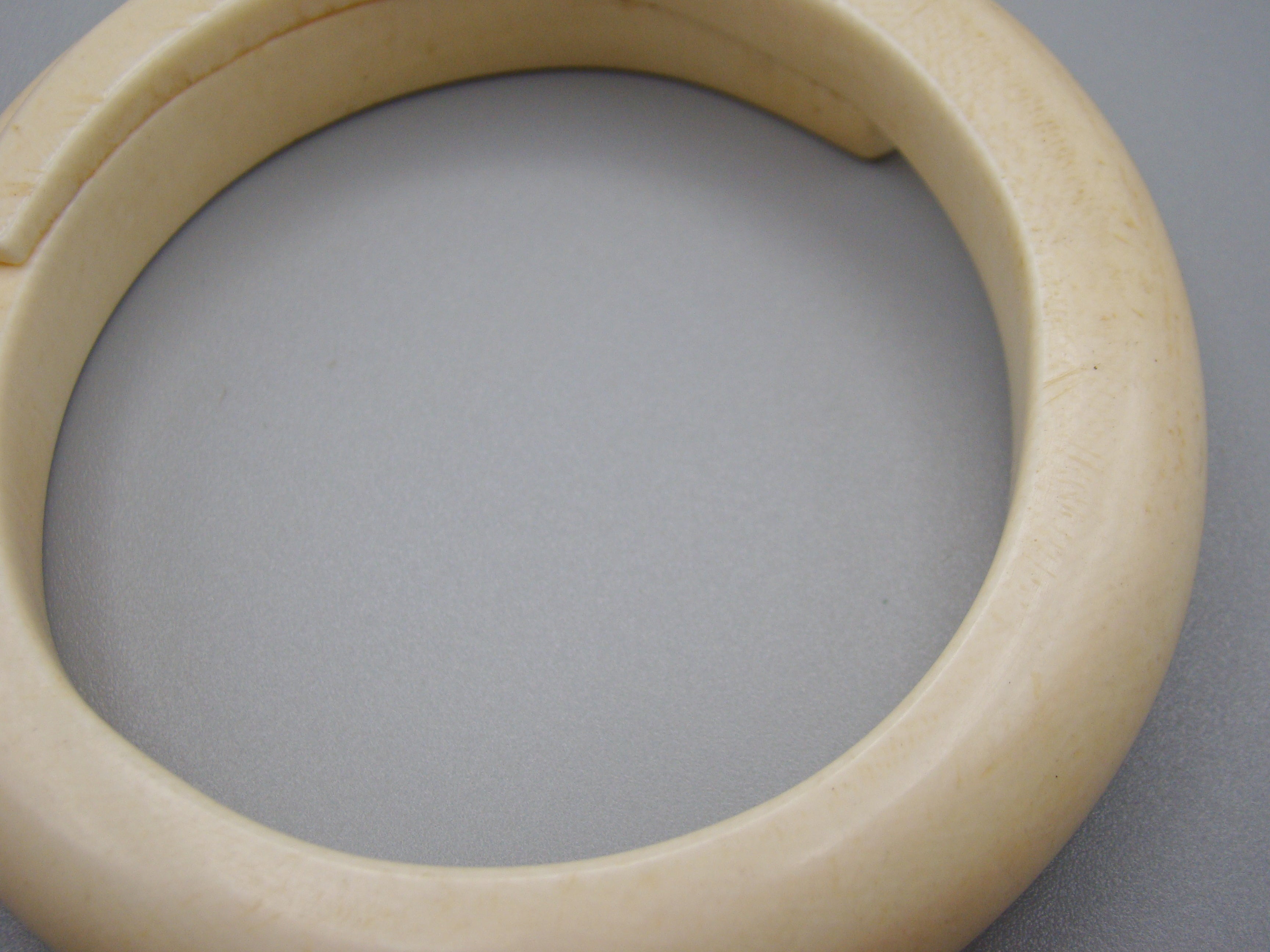 Antique Ivory, Natural Ivory, Ivory Bracelet, Mediterranean Ivory, handcarved Ivory, Asien Ivory, Elephant Ivory