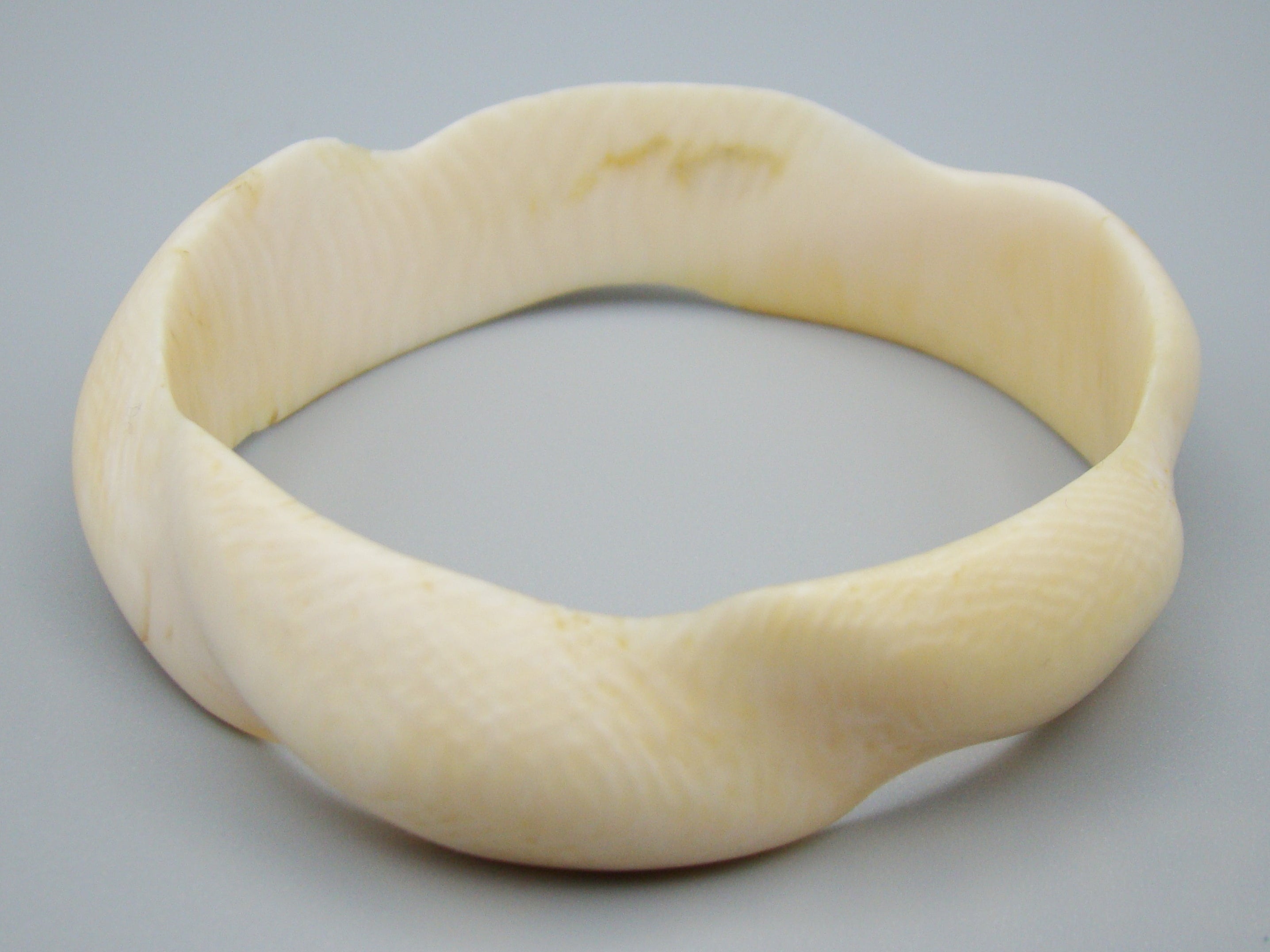Antique Ivory, Natural Ivory, Ivory Bracelet, Mediterranean Ivory, handcarved Ivory, Asien Ivory, Elephant Ivory