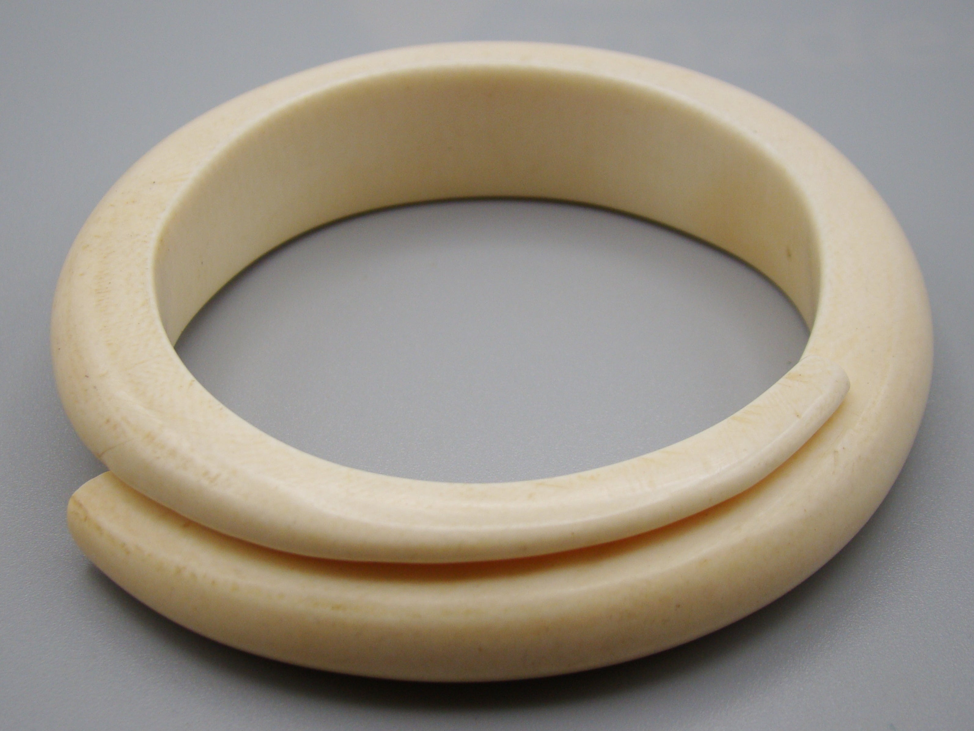 Antique Ivory, Natural Ivory, Ivory Bracelet, Mediterranean Ivory, handcarved Ivory, Asien Ivory, Elephant Ivory