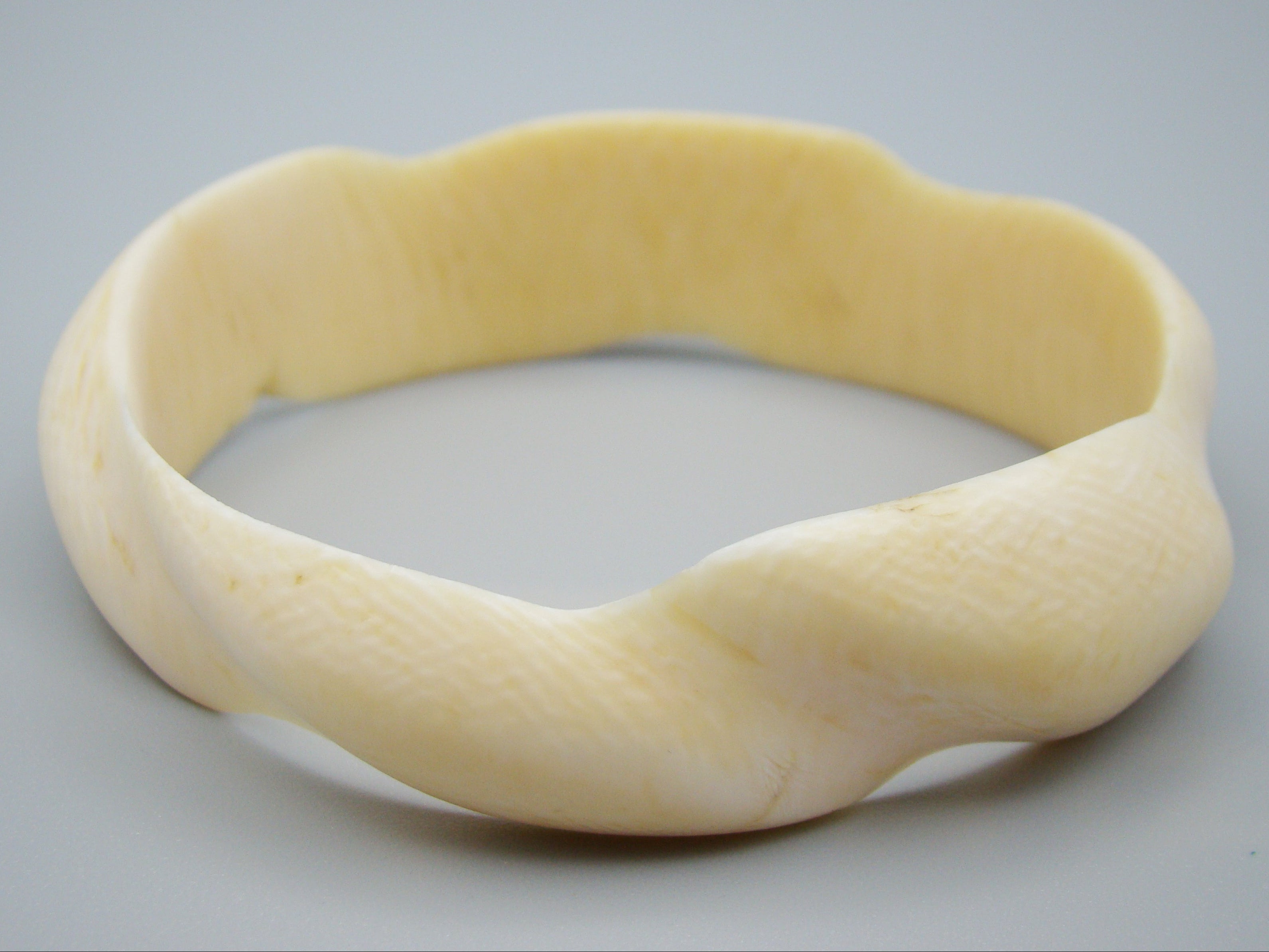 Antique Ivory, Natural Ivory, Ivory Bracelet, Mediterranean Ivory, handcarved Ivory, Asien Ivory, Elephant Ivory