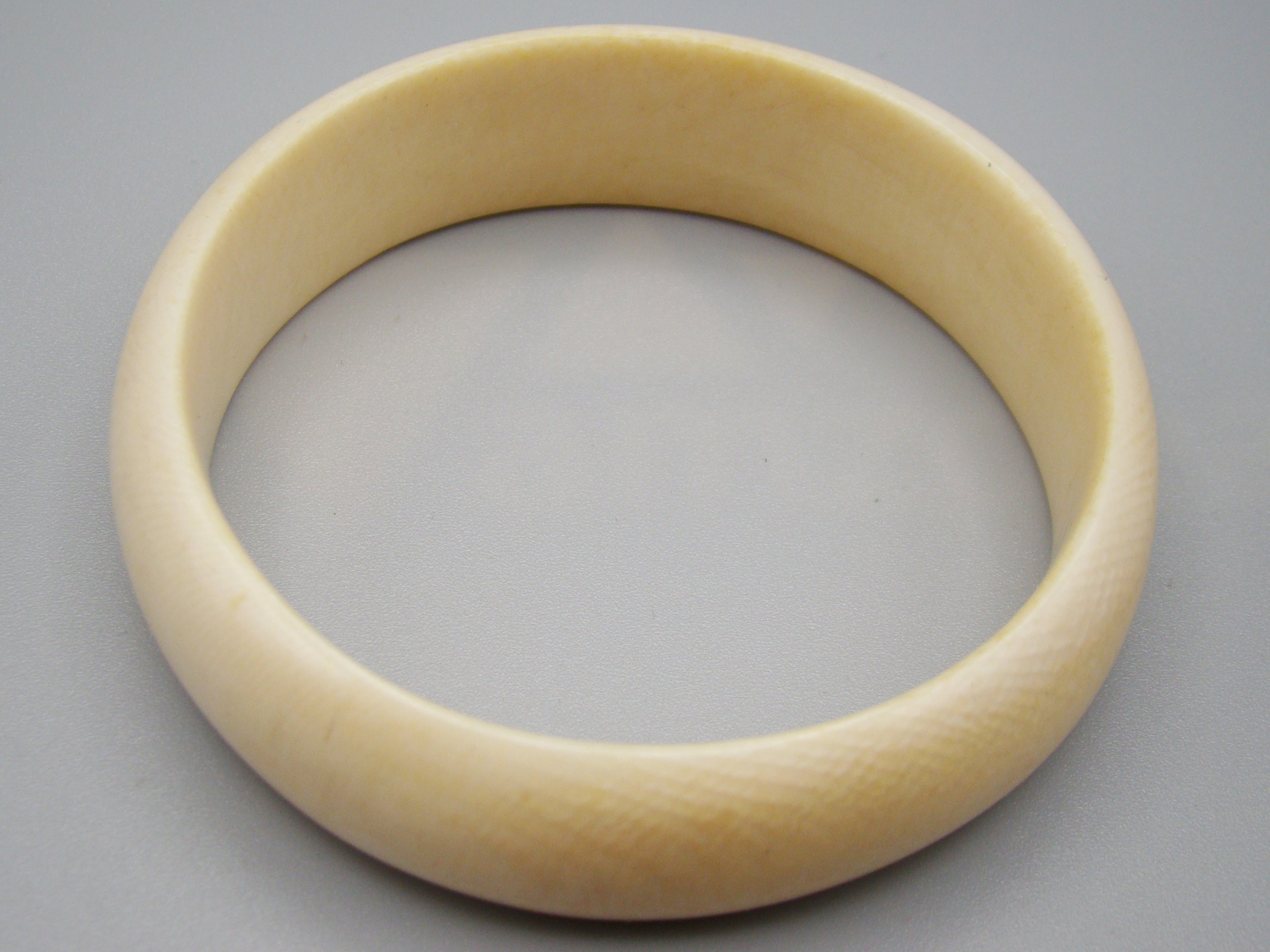 Antique Ivory, Natural Ivory, Ivory Bracelet, Mediterranean Ivory, handcarved Ivory, Asien Ivory, Elephant Ivory