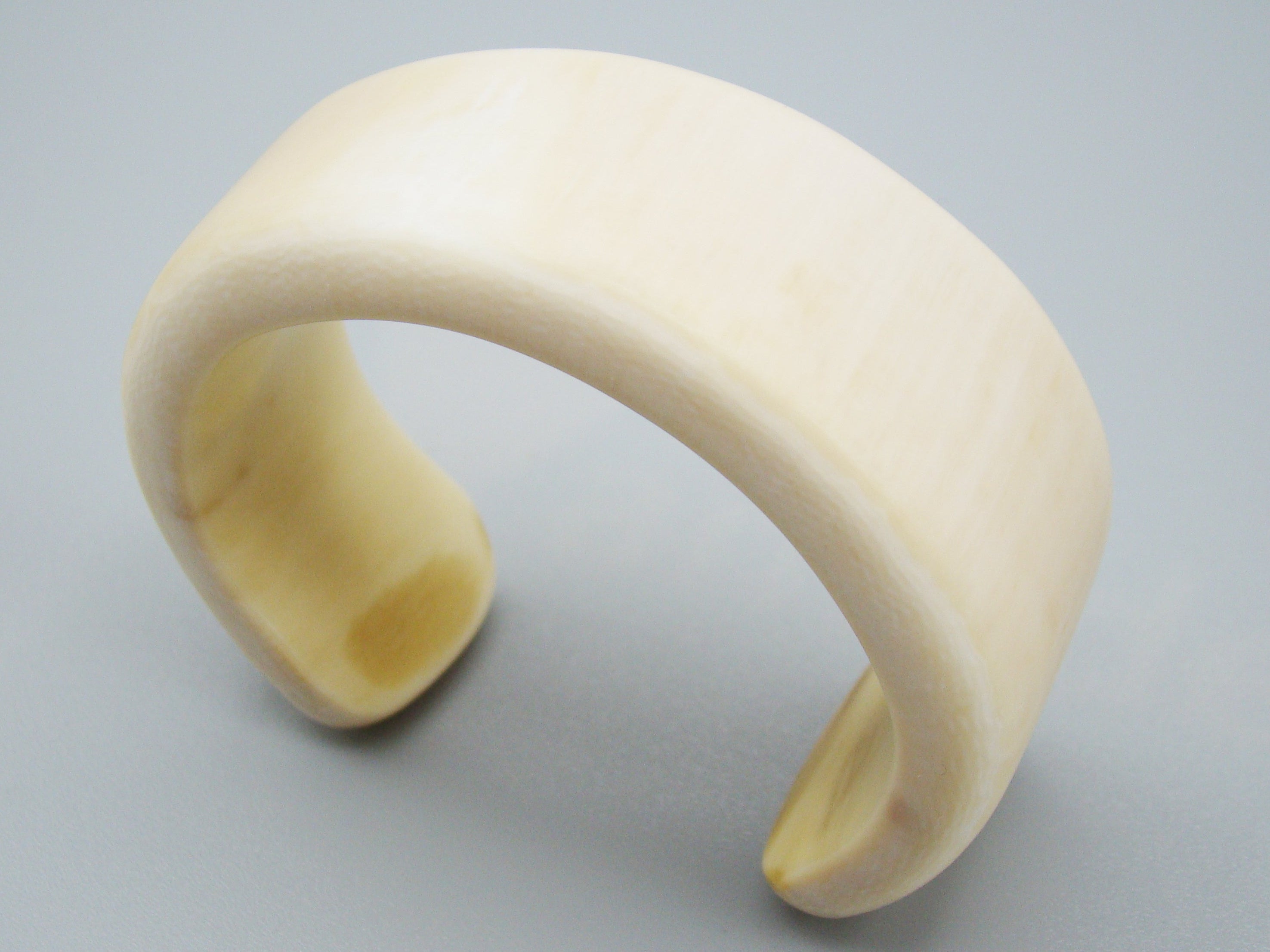 Antique Ivory, Natural Ivory, Ivory Bracelet, Mediterranean Ivory, handcarved Ivory, Asien Ivory, Elephant Ivory