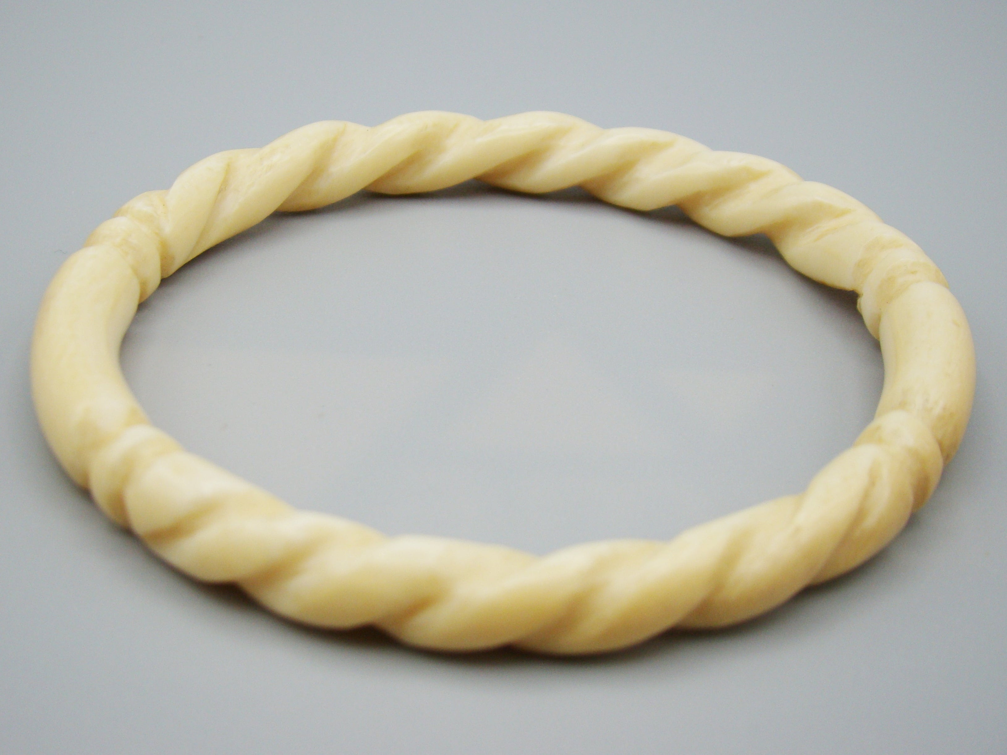 Antique Ivory, Natural Ivory, Ivory Bracelet, Mediterranean Ivory, handcarved Ivory, Asien Ivory, Elephant Ivory