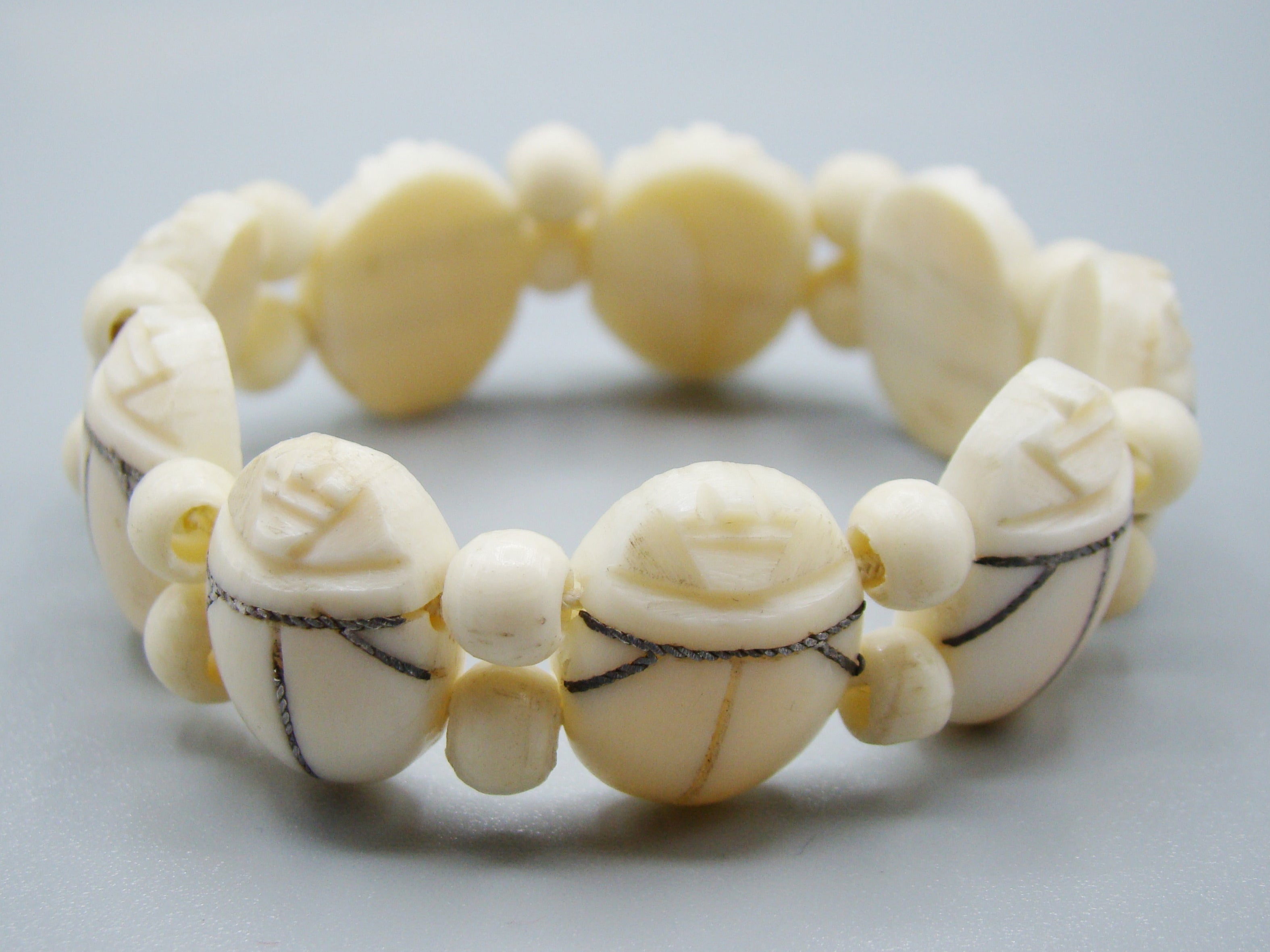 Antique Ivory, Natural Ivory, Ivory Bracelet, Mediterranean Ivory, handcarved Ivory, Asien Ivory, Elephant Ivory