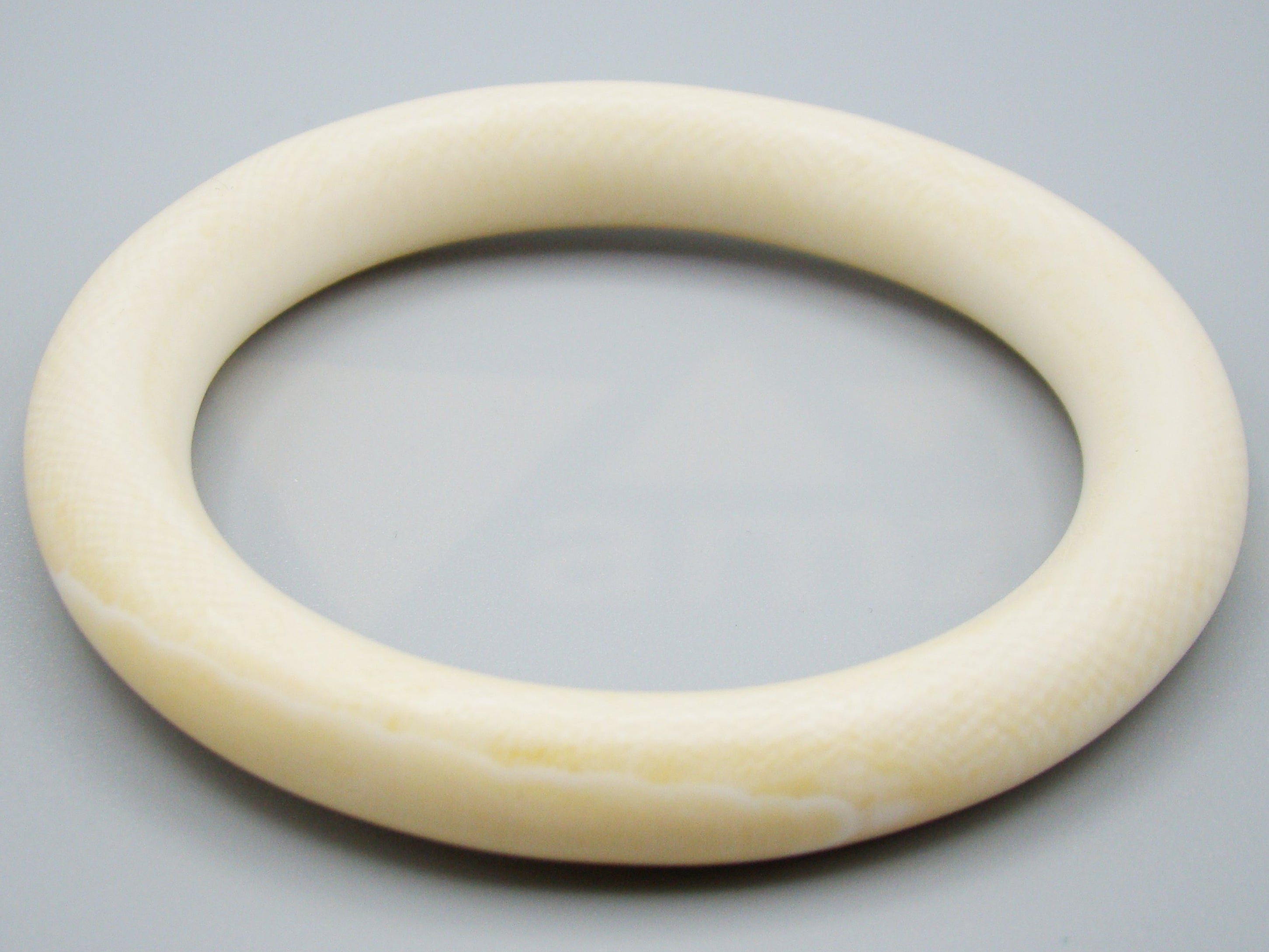 Antique Ivory, Natural Ivory, Ivory Bracelet, Mediterranean Ivory, handcarved Ivory, Asien Ivory, Elephant Ivory