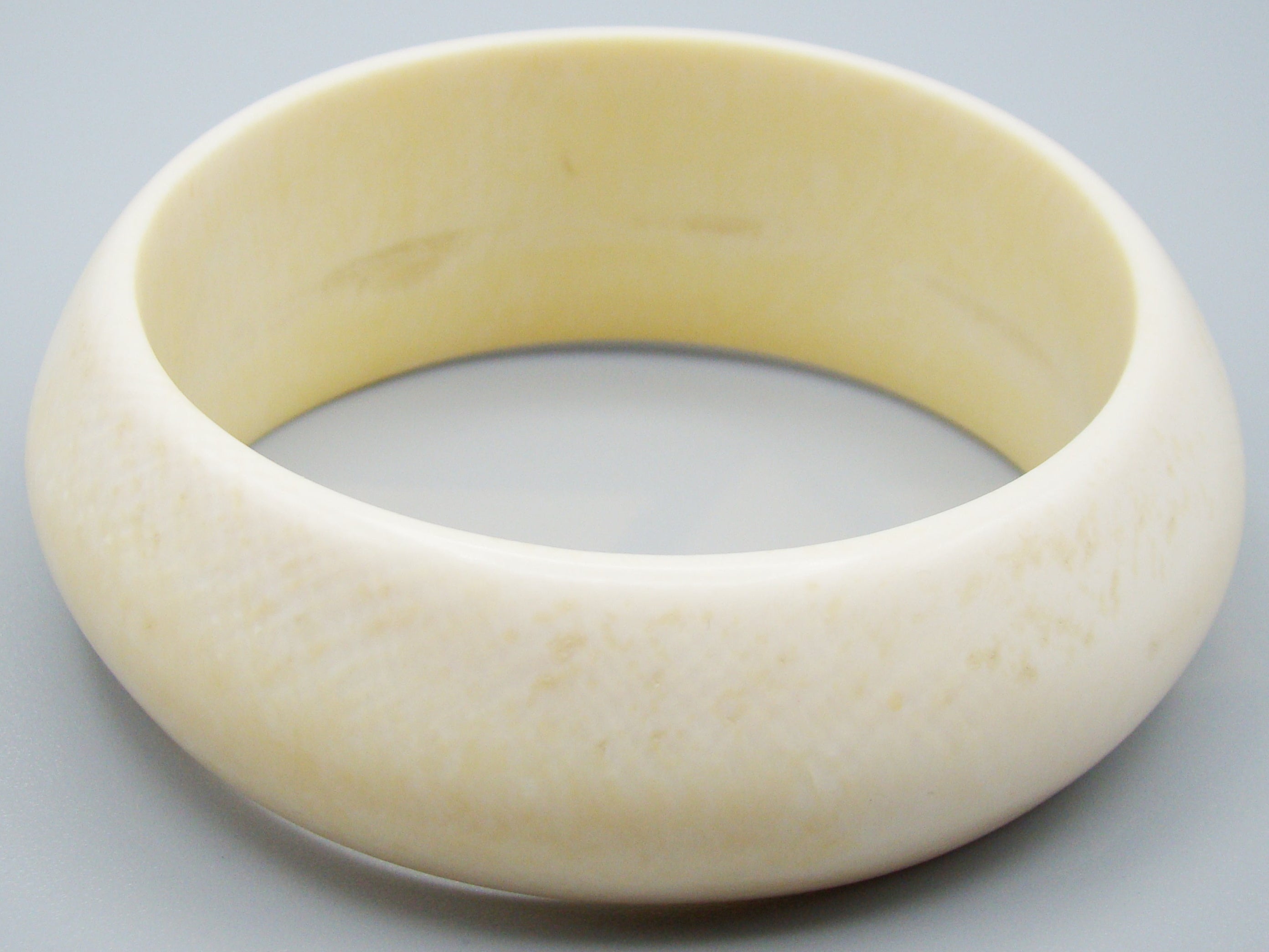 Antique Ivory, Natural Ivory, Ivory Bracelet, Mediterranean Ivory, handcarved Ivory, Asien Ivory, Elephant Ivory