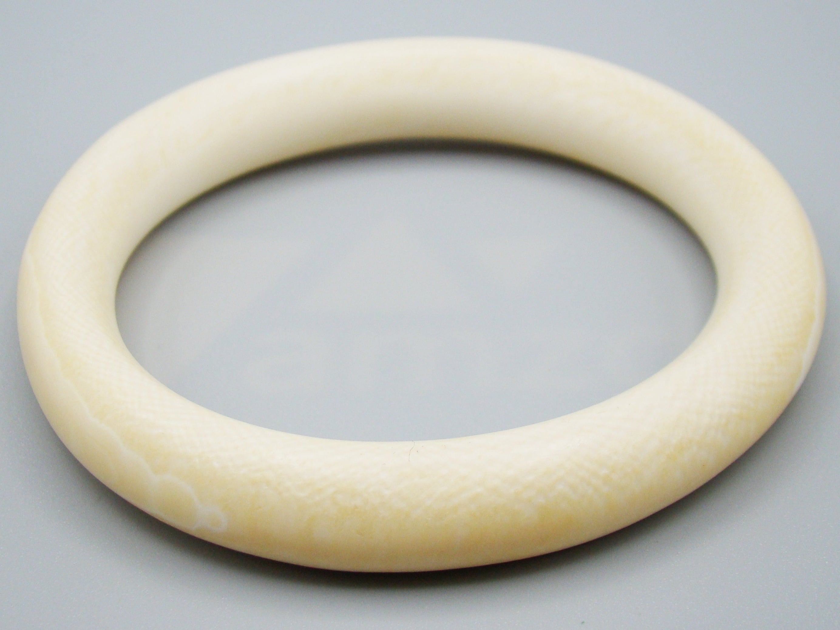 Antique Ivory, Natural Ivory, Ivory Bracelet, Mediterranean Ivory, handcarved Ivory, Asien Ivory, Elephant Ivory