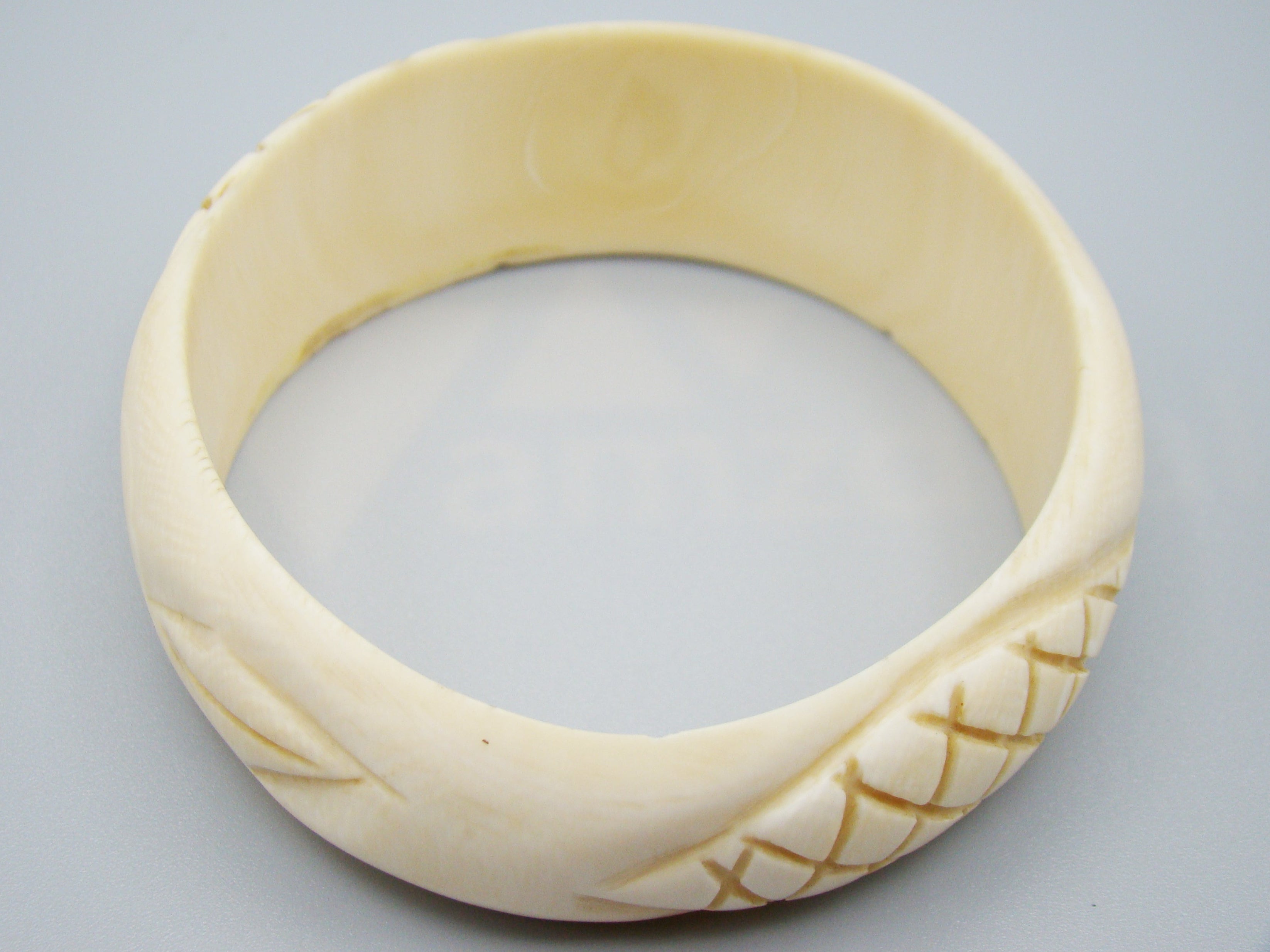 Antique Ivory, Natural Ivory, Ivory Bracelet, Mediterranean Ivory, handcarved Ivory, Asien Ivory, Elephant Ivory