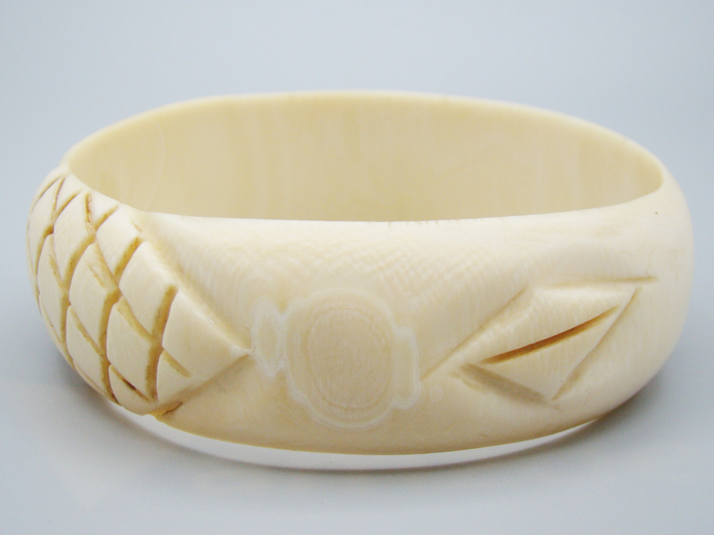Antique Ivory, Natural Ivory, Ivory Bracelet, Mediterranean Ivory, handcarved Ivory, Asien Ivory, Elephant Ivory