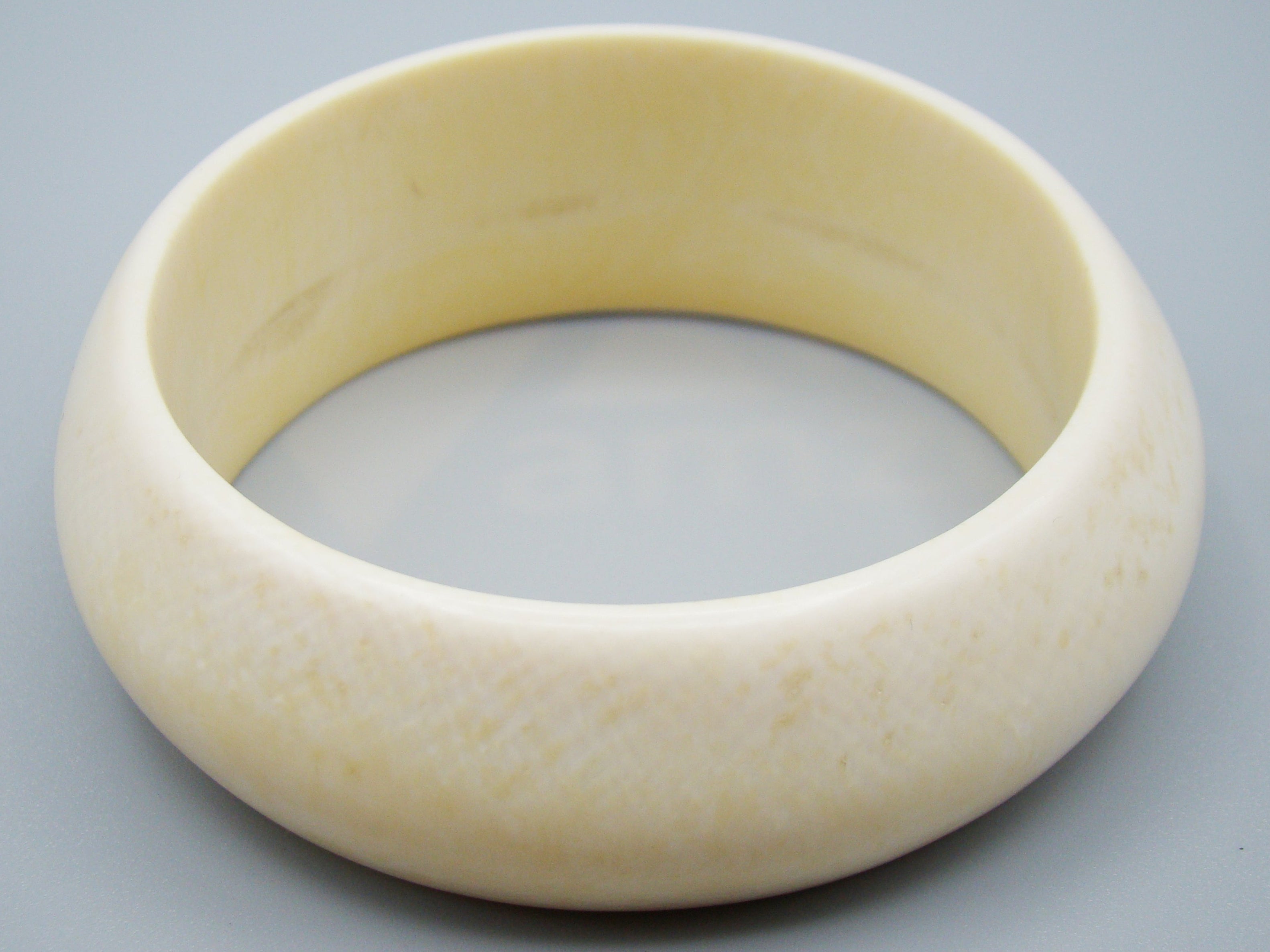 Antique Ivory, Natural Ivory, Ivory Bracelet, Mediterranean Ivory, handcarved Ivory, Asien Ivory, Elephant Ivory
