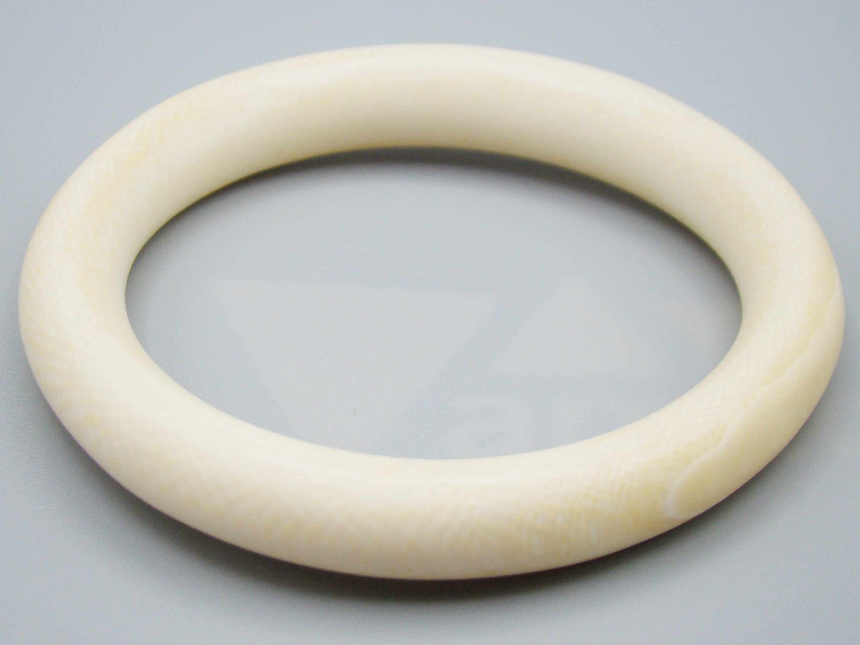 Antique Ivory, Natural Ivory, Ivory Bracelet, Mediterranean Ivory, handcarved Ivory, Asien Ivory, Elephant Ivory