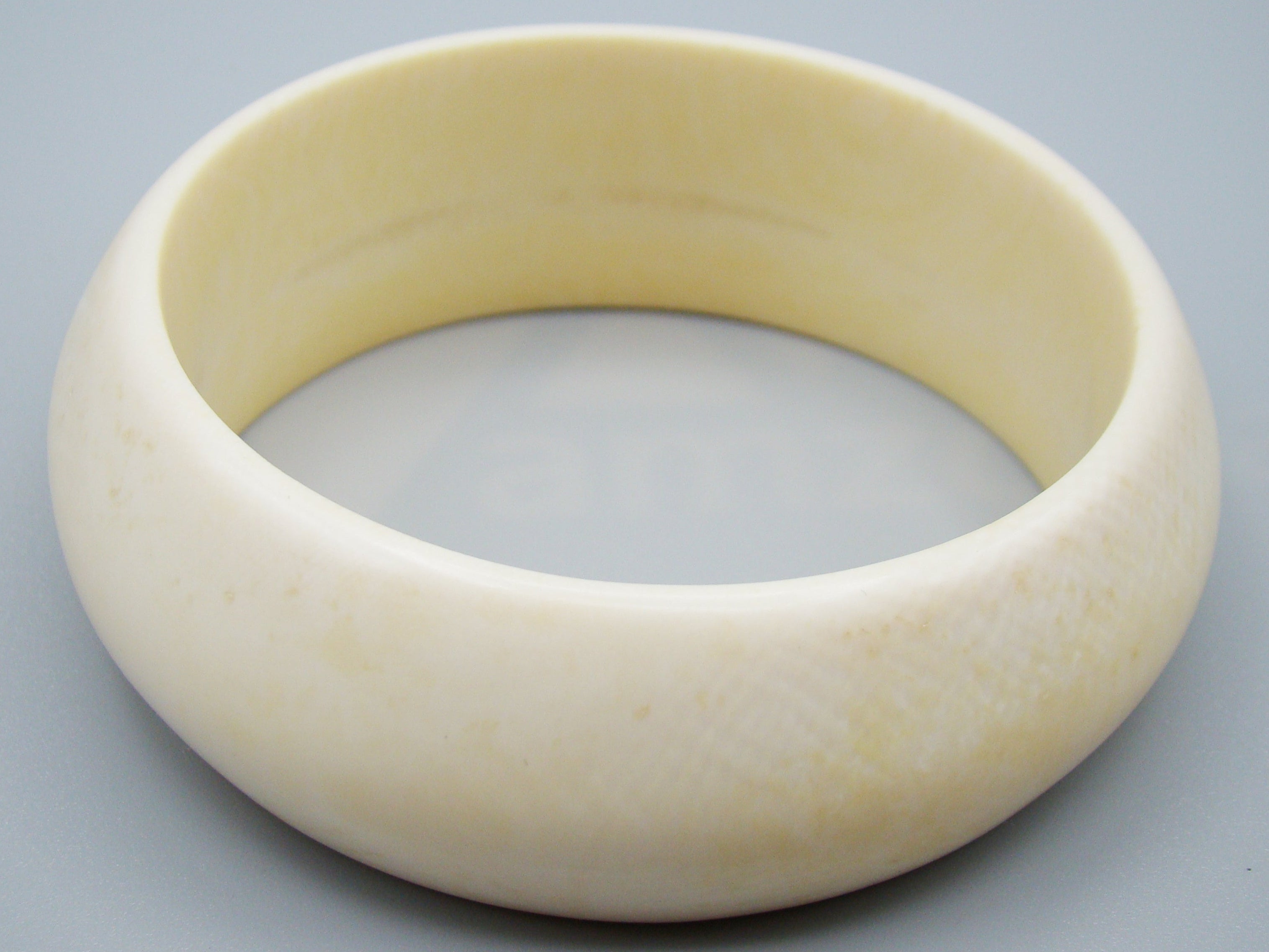 Antique Ivory, Natural Ivory, Ivory Bracelet, Mediterranean Ivory, handcarved Ivory, Asien Ivory, Elephant Ivory