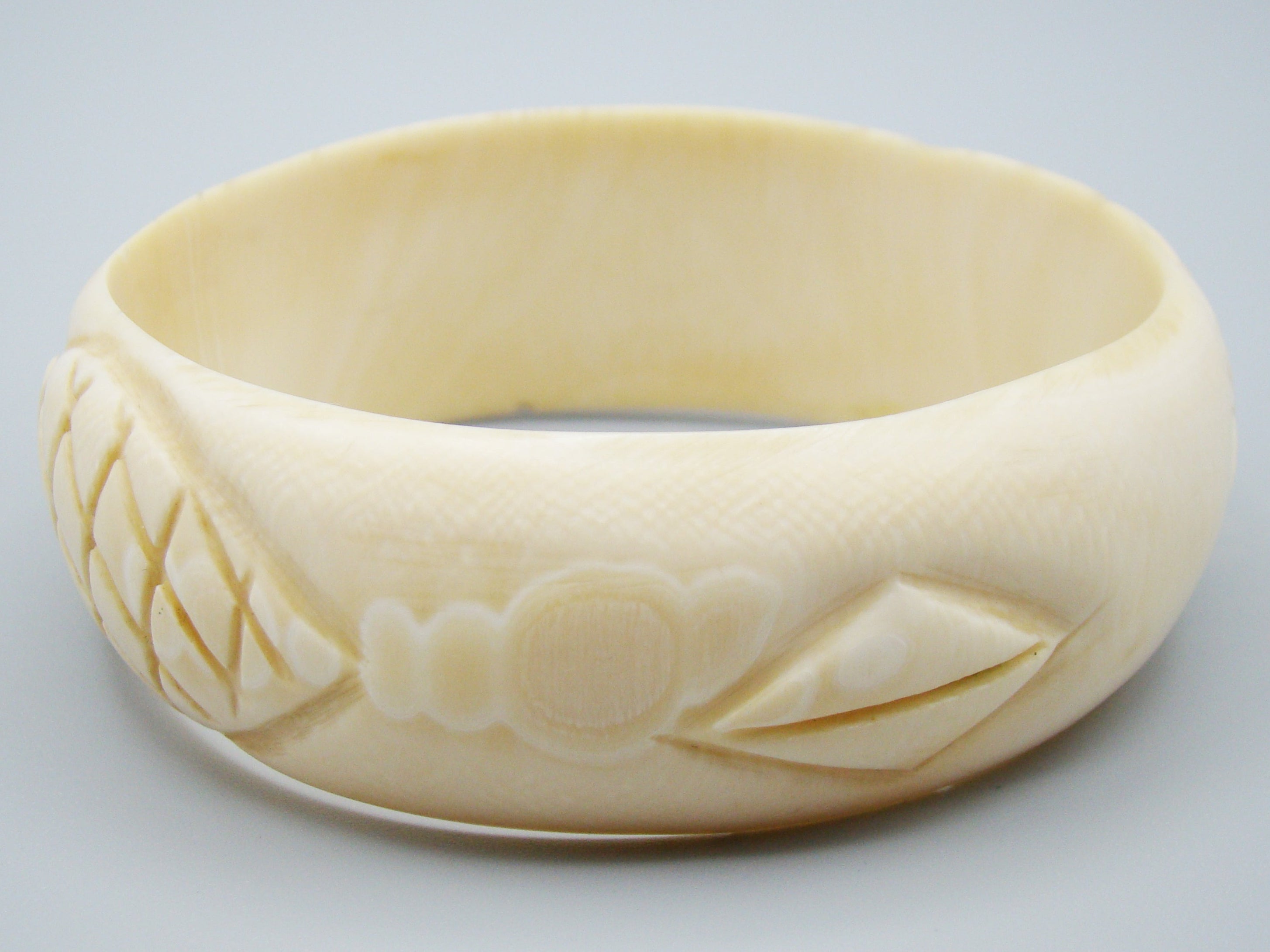 Antique Ivory, Natural Ivory, Ivory Bracelet, Mediterranean Ivory, handcarved Ivory, Asien Ivory, Elephant Ivory