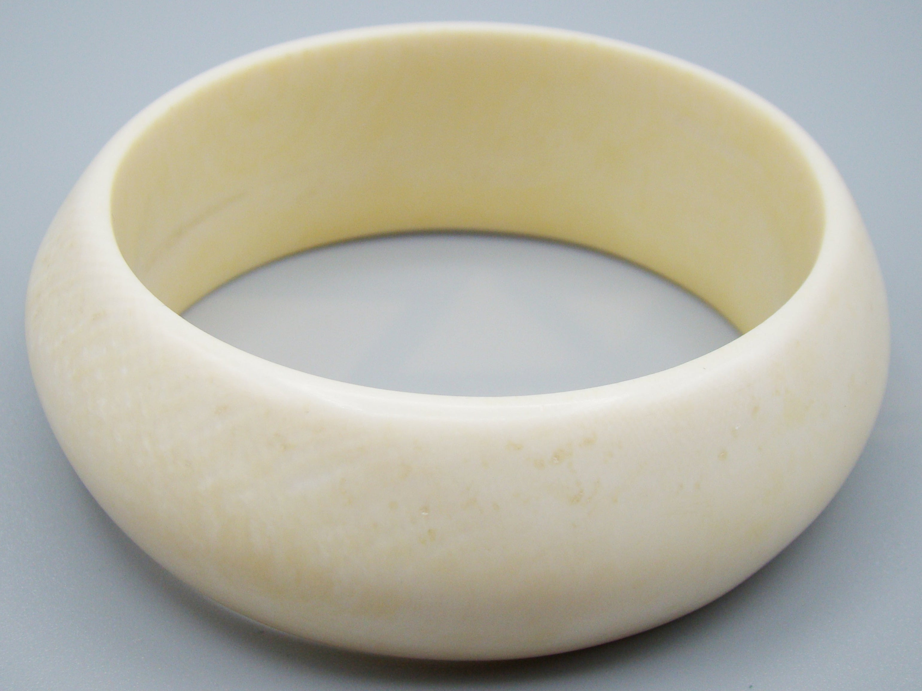 Antique Ivory, Natural Ivory, Ivory Bracelet, Mediterranean Ivory, handcarved Ivory, Asien Ivory, Elephant Ivory