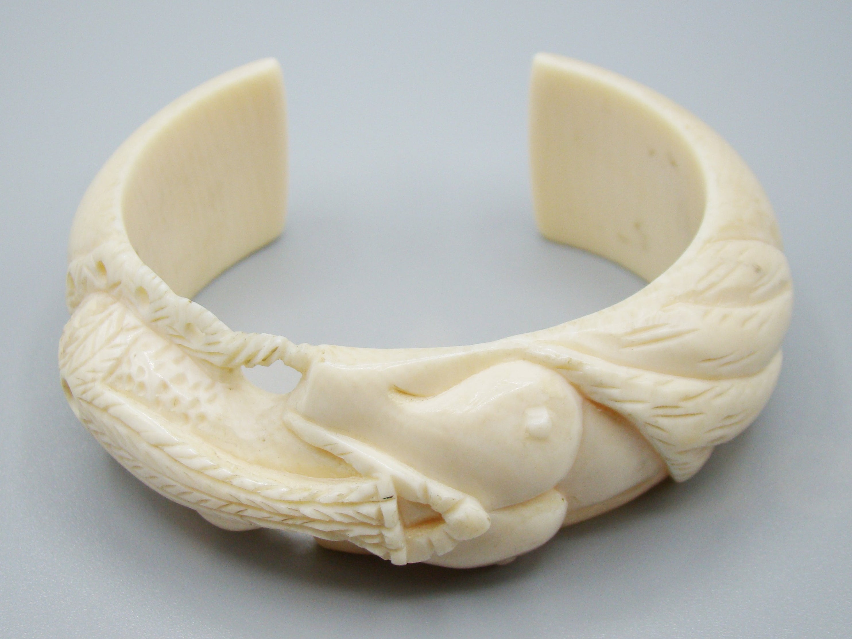 Antique Ivory, Natural Ivory, Ivory Bracelet, Mediterranean Ivory, handcarved Ivory, Asien Ivory, Elephant Ivory