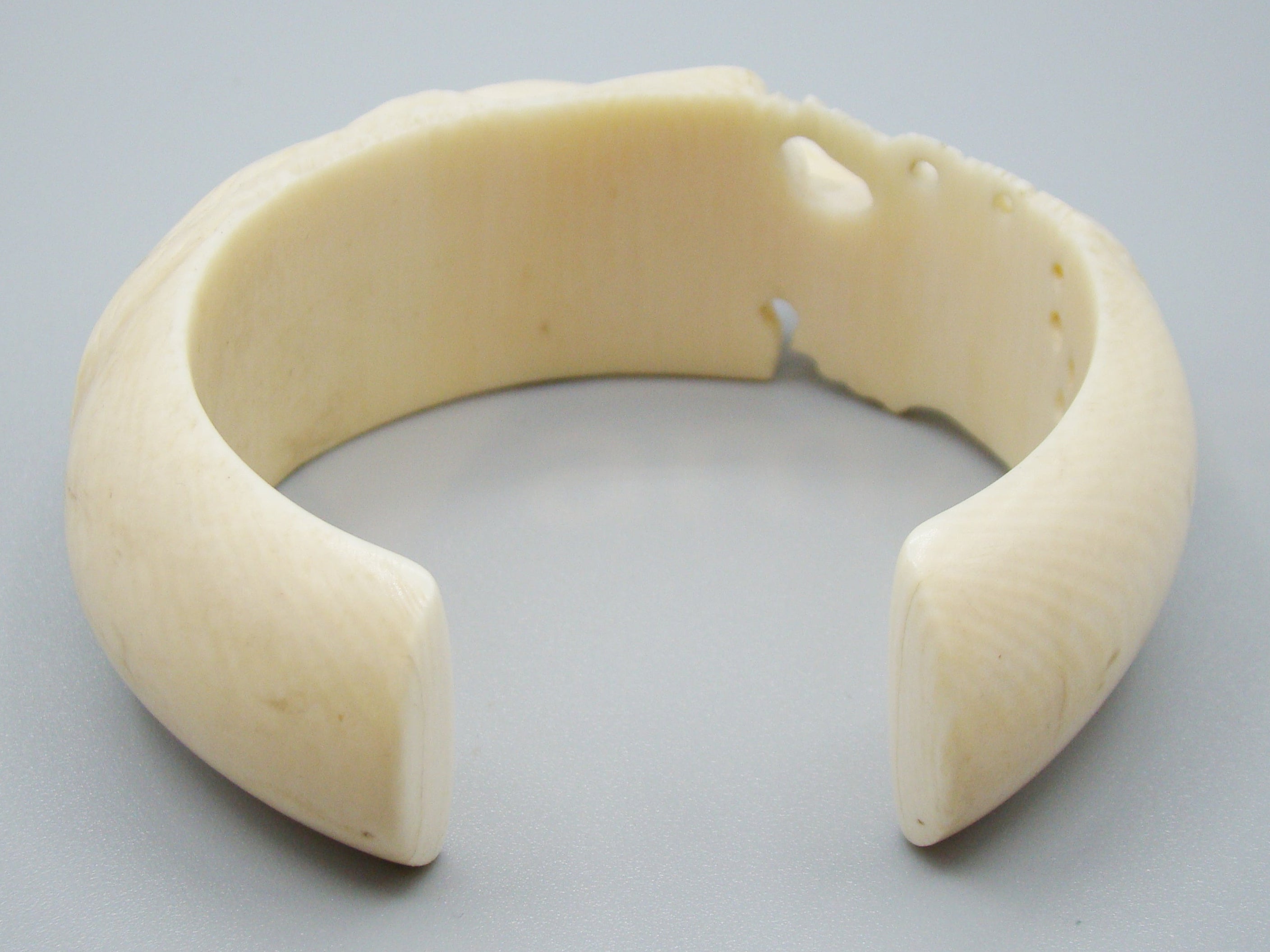 Antique Ivory, Natural Ivory, Ivory Bracelet, Mediterranean Ivory, handcarved Ivory, Asien Ivory, Elephant Ivory