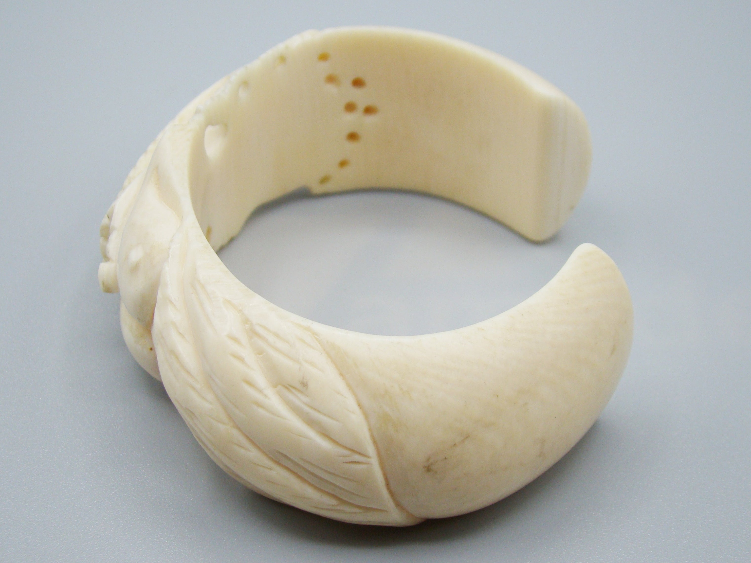 Antique Ivory, Natural Ivory, Ivory Bracelet, Mediterranean Ivory, handcarved Ivory, Asien Ivory, Elephant Ivory
