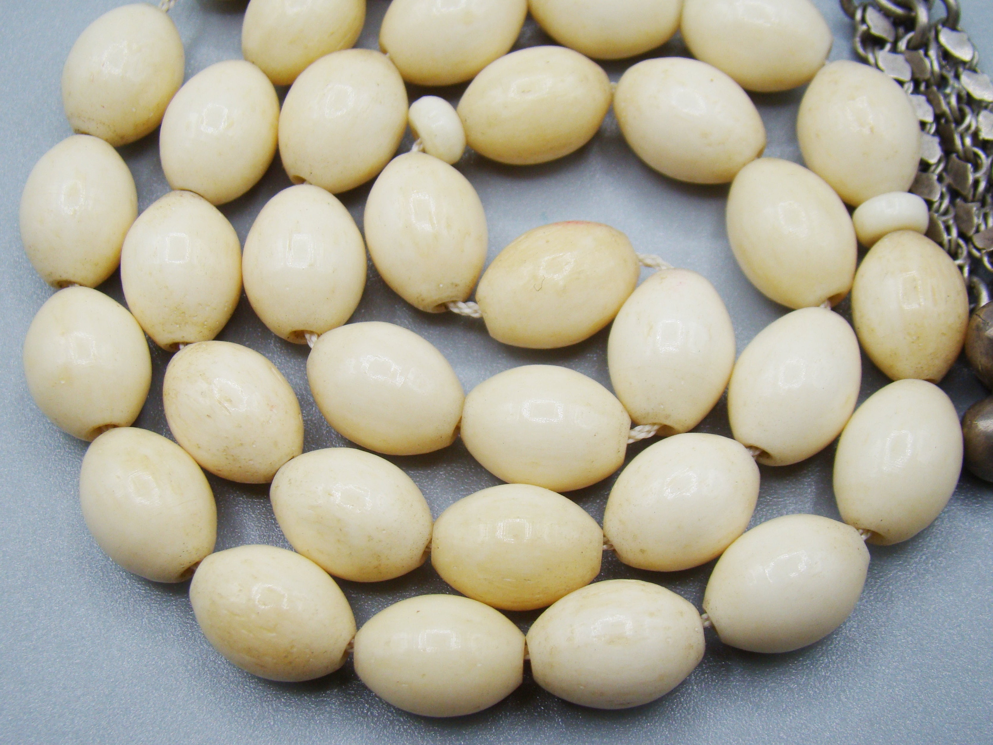 Antique Ivory, Natural Ivory, Mediterranean Ivory, handcarved Ivory, Asien Ivory, Elephant Ivory, Ivory Chain, Ivory necklace, Ivory Rosary, Rosary beads, مسبحة, Masbaha, Muslim prayer beads, Sterling Silver