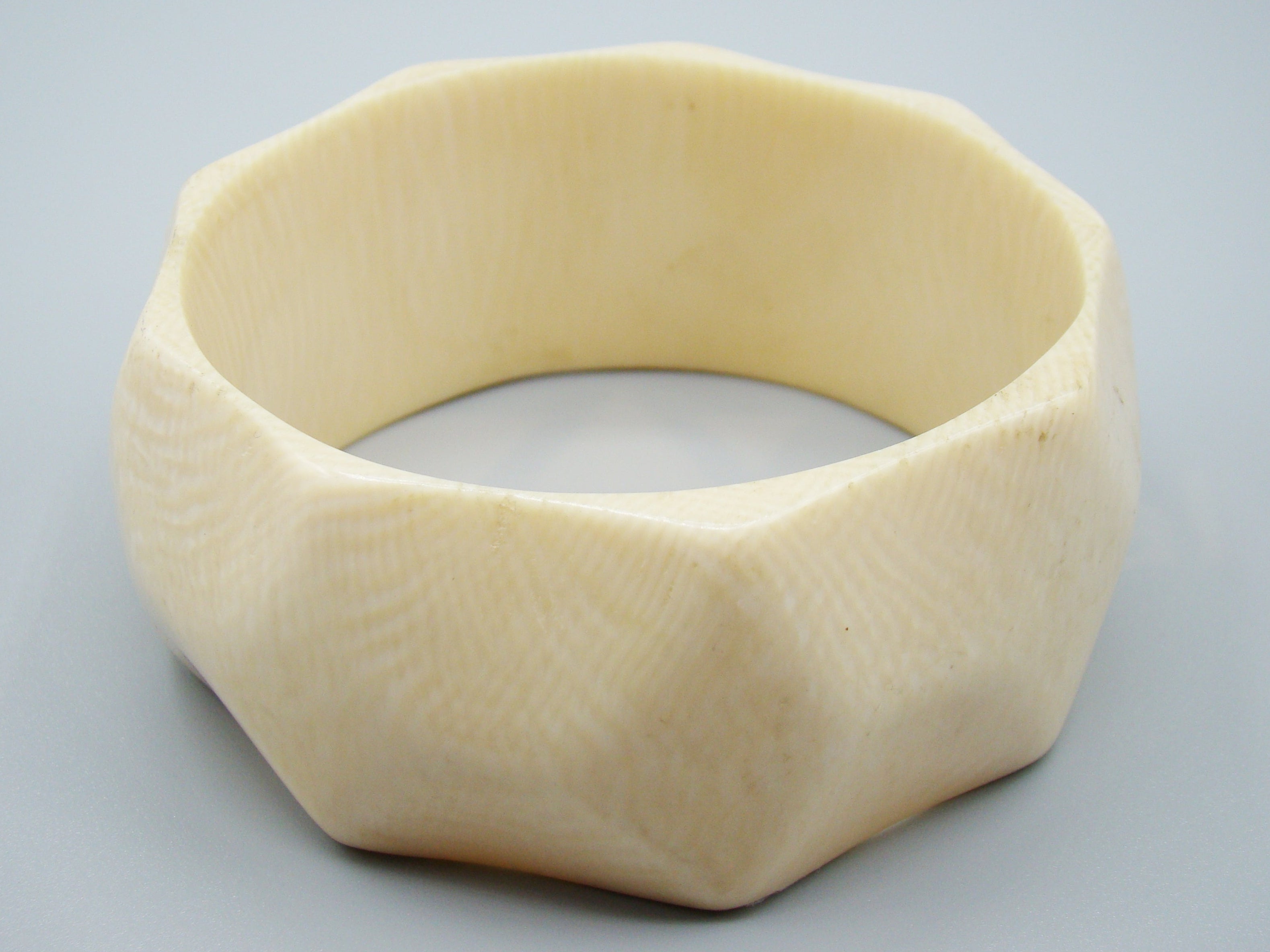 Antique Ivory, Natural Ivory, Ivory Bracelet, Mediterranean Ivory, handcarved Ivory, Asien Ivory, Elephant Ivory
