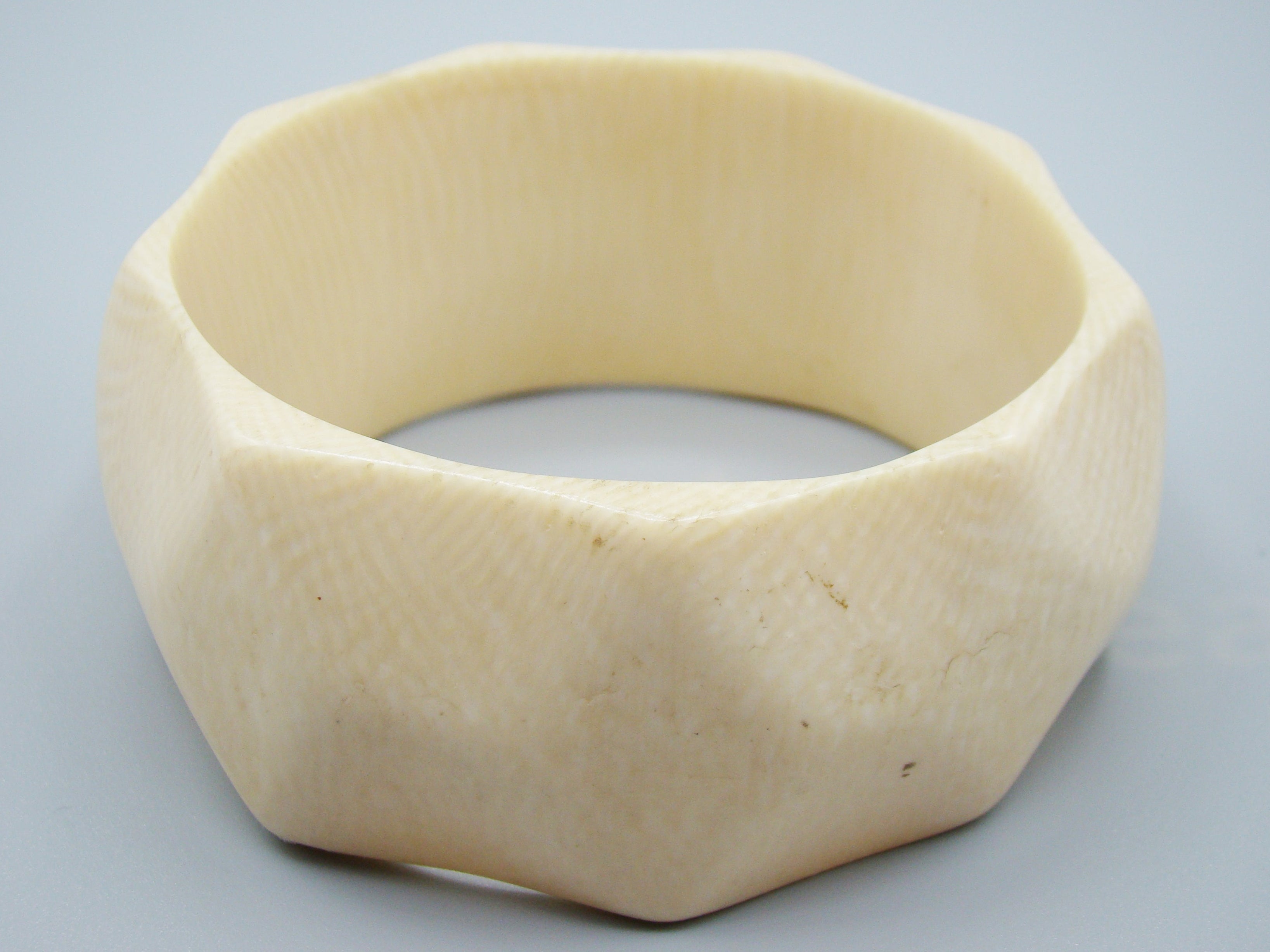 Antique Ivory, Natural Ivory, Ivory Bracelet, Mediterranean Ivory, handcarved Ivory, Asien Ivory, Elephant Ivory