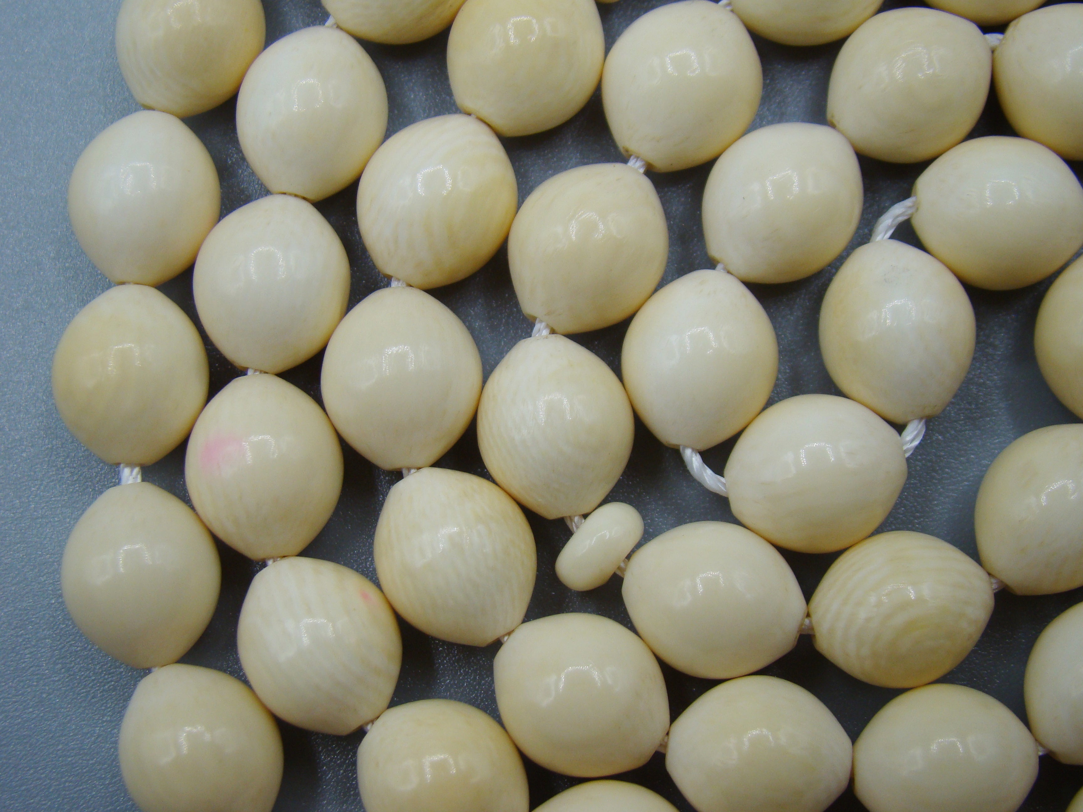 Antique Ivory, Natural Ivory, Mediterranean Ivory, handcarved Ivory, Asien Ivory, Elephant Ivory, Ivory Chain, Ivory necklace, Ivory Rosary, Rosary beads,  مسبحة, Masbaha, Muslim prayer beads, Sterling Silver