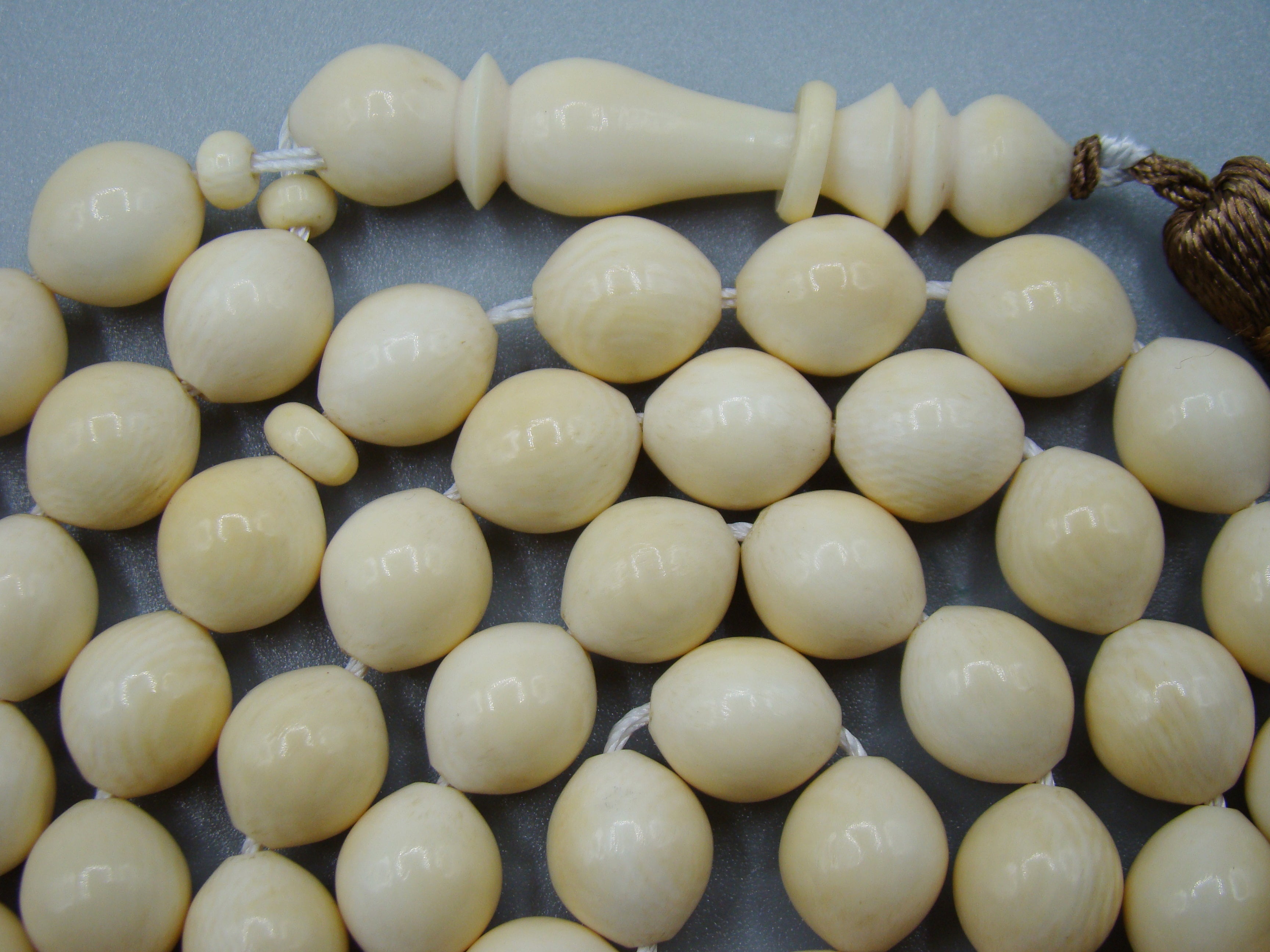 Antique Ivory, Natural Ivory, Mediterranean Ivory, handcarved Ivory, Asien Ivory, Elephant Ivory, Ivory Chain, Ivory necklace, Ivory Rosary, Rosary beads,  مسبحة, Masbaha, Muslim prayer beads, Sterling Silver