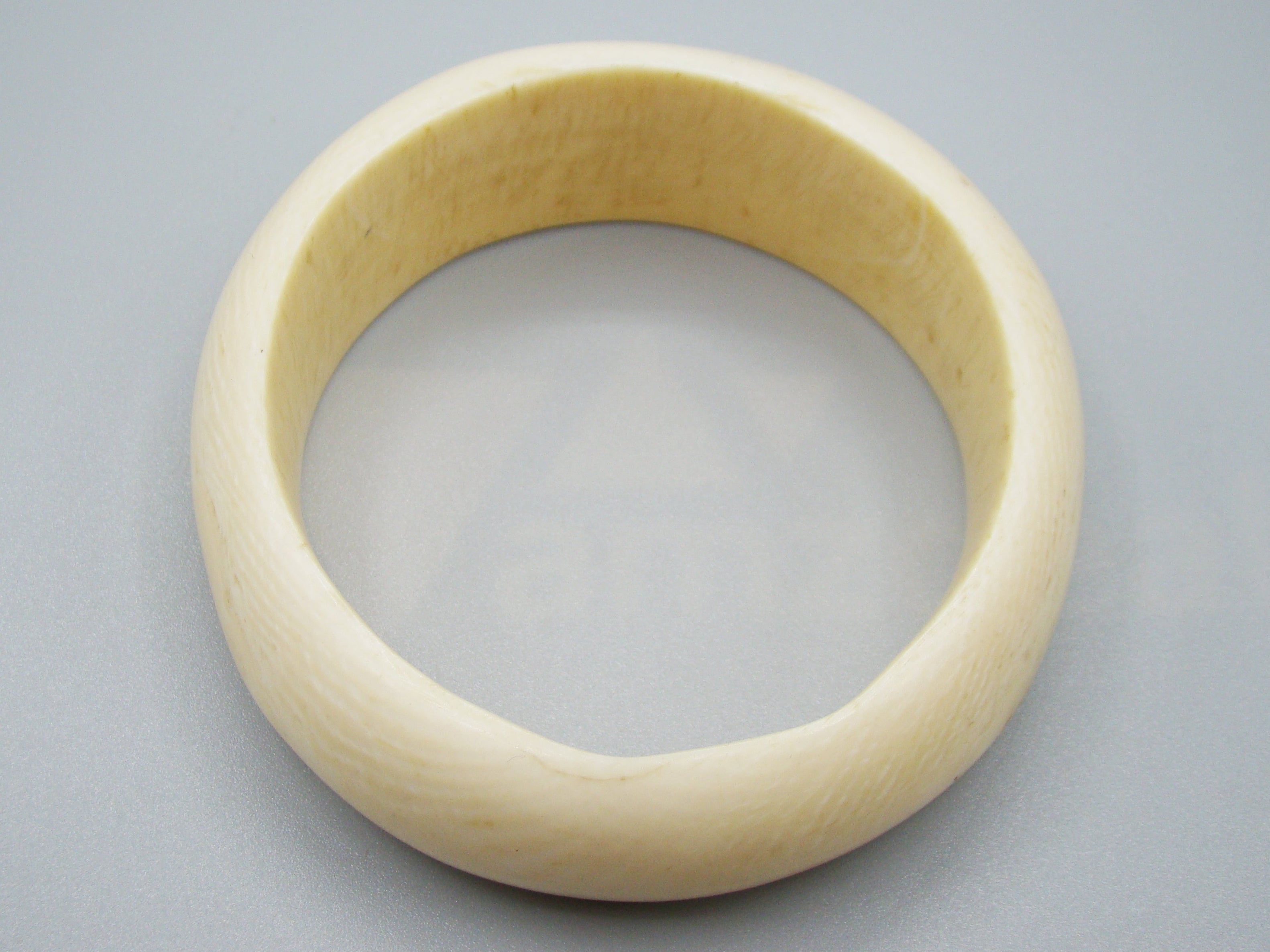 Antique Ivory, Natural Ivory, Ivory Bracelet, Mediterranean Ivory, handcarved Ivory, Asien Ivory, Elephant Ivory