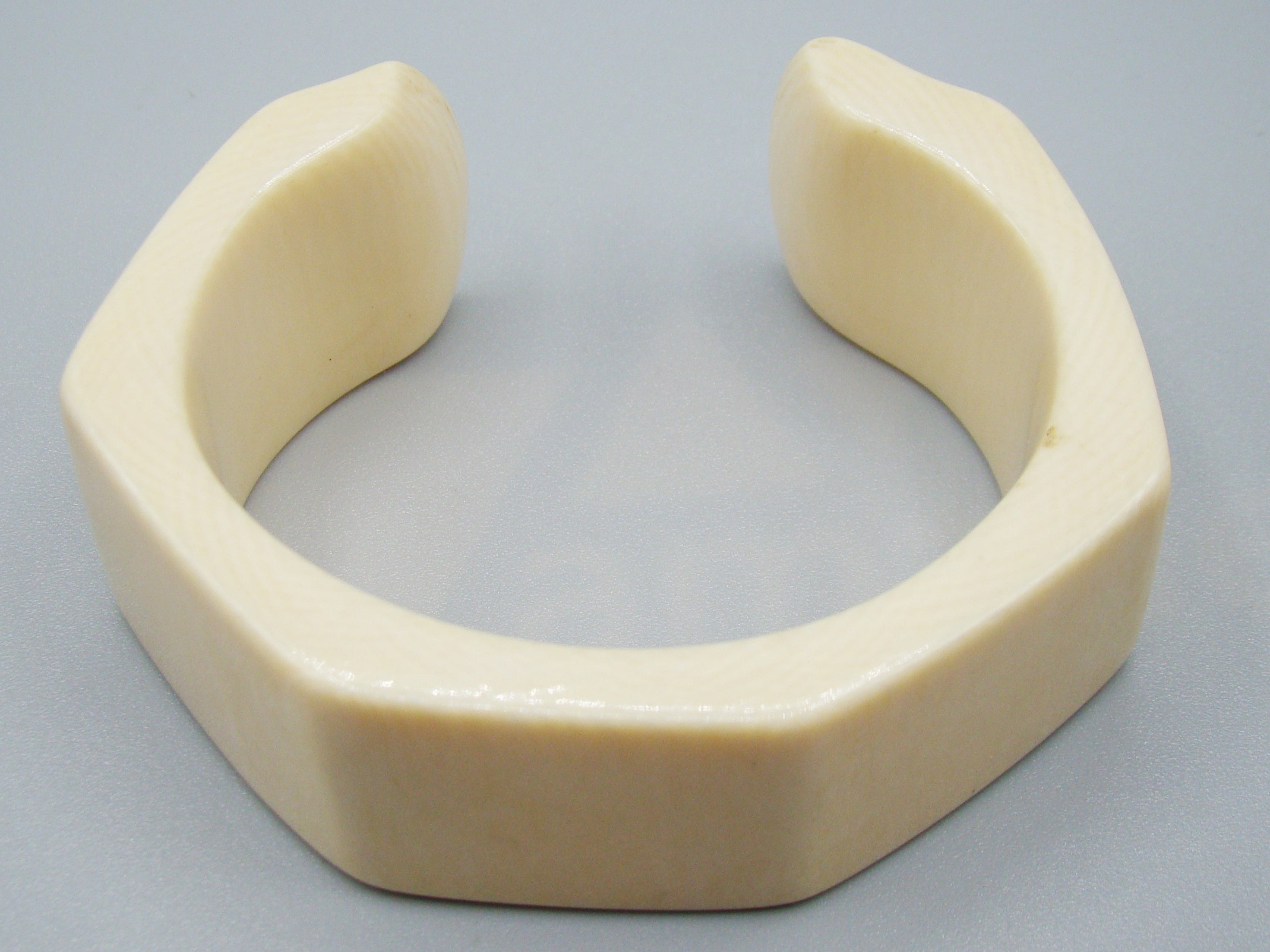 Antique Ivory, Natural Ivory, Ivory Bracelet, Mediterranean Ivory, handcarved Ivory, Asien Ivory, Elephant Ivory