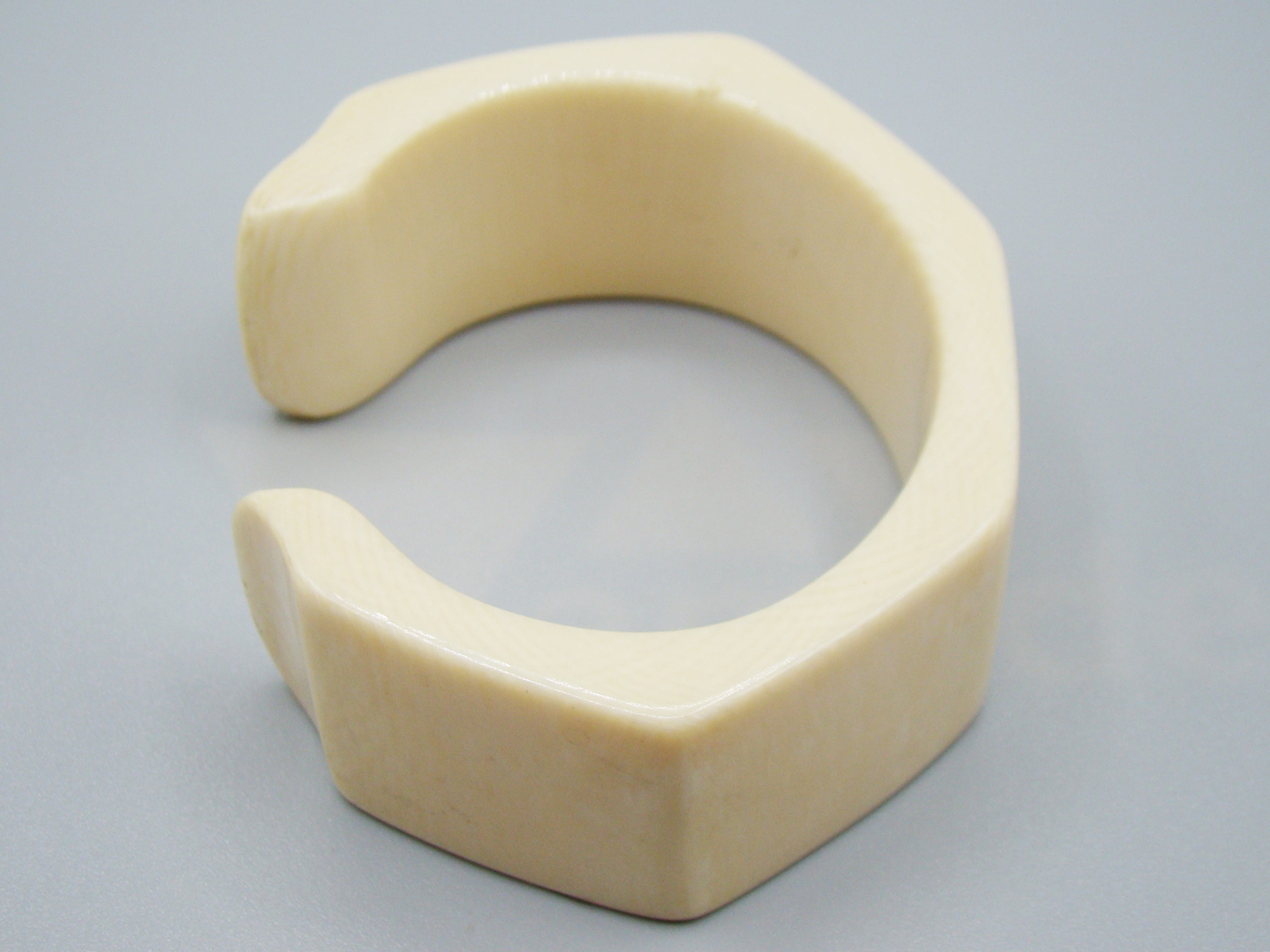 Antique Ivory, Natural Ivory, Ivory Bracelet, Mediterranean Ivory, handcarved Ivory, Asien Ivory, Elephant Ivory