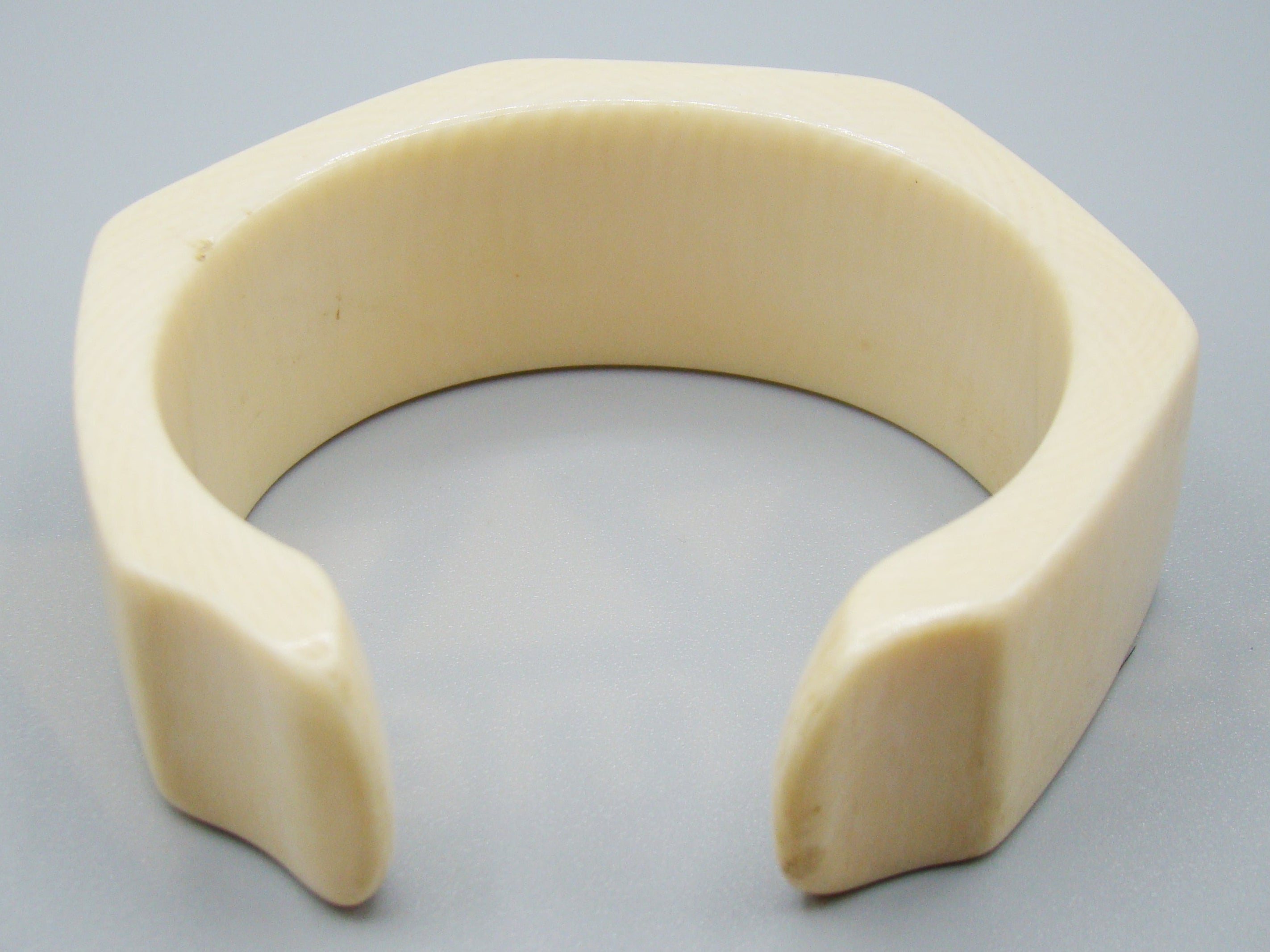 Antique Ivory, Natural Ivory, Ivory Bracelet, Mediterranean Ivory, handcarved Ivory, Asien Ivory, Elephant Ivory