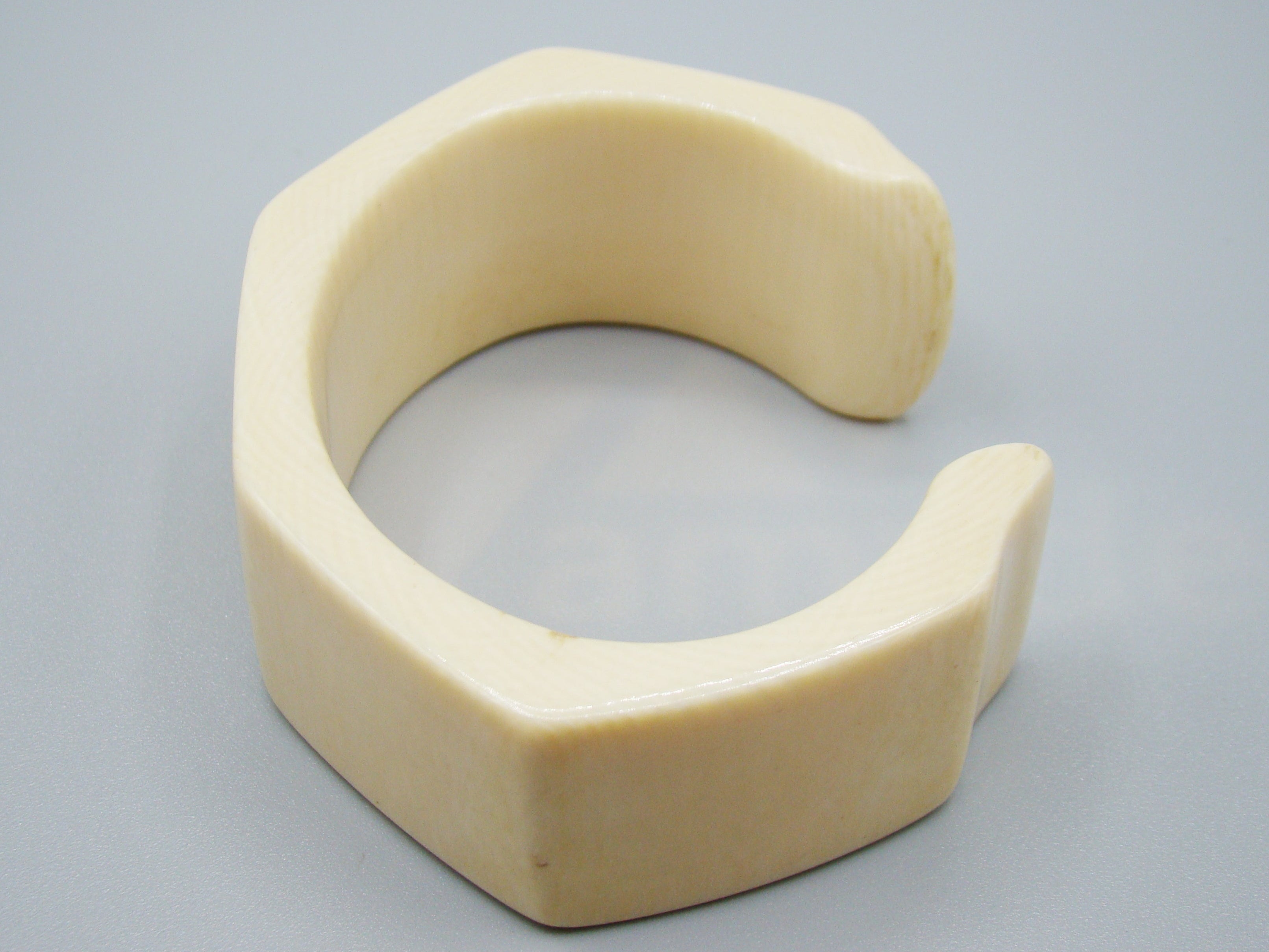 Antique Ivory, Natural Ivory, Ivory Bracelet, Mediterranean Ivory, handcarved Ivory, Asien Ivory, Elephant Ivory