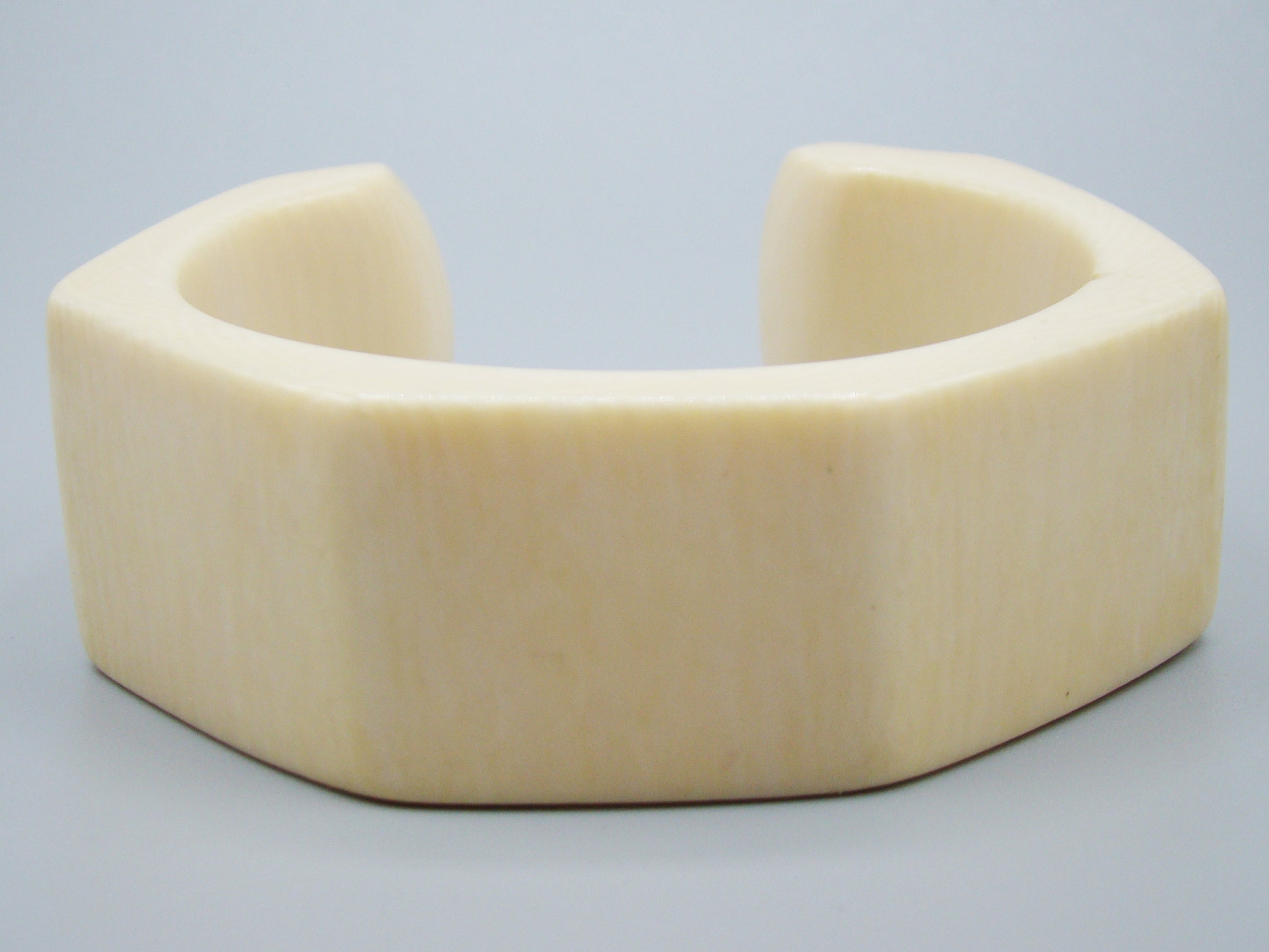 Antique Ivory, Natural Ivory, Ivory Bracelet, Mediterranean Ivory, handcarved Ivory, Asien Ivory, Elephant Ivory