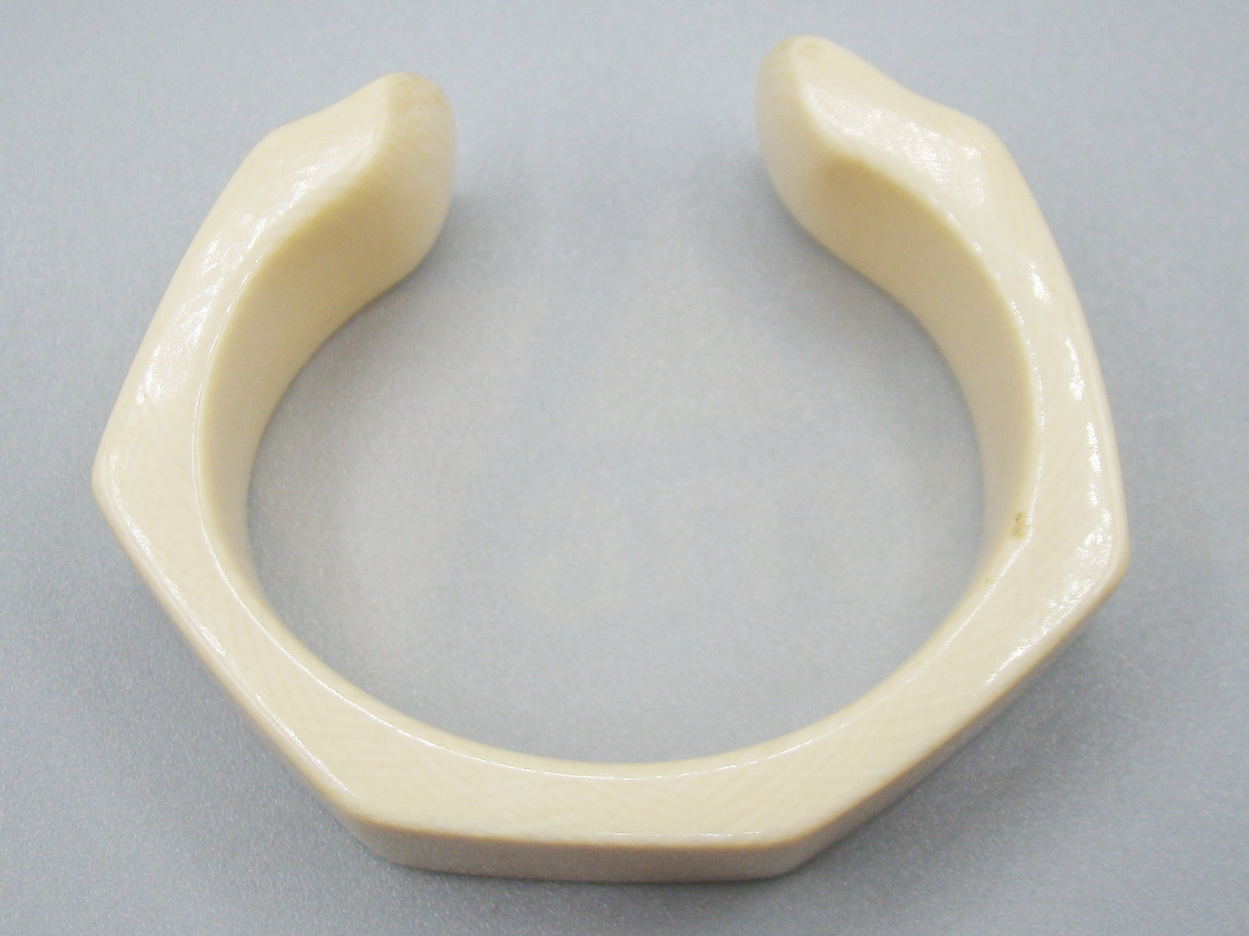 Antique Ivory, Natural Ivory, Ivory Bracelet, Mediterranean Ivory, handcarved Ivory, Asien Ivory, Elephant Ivory